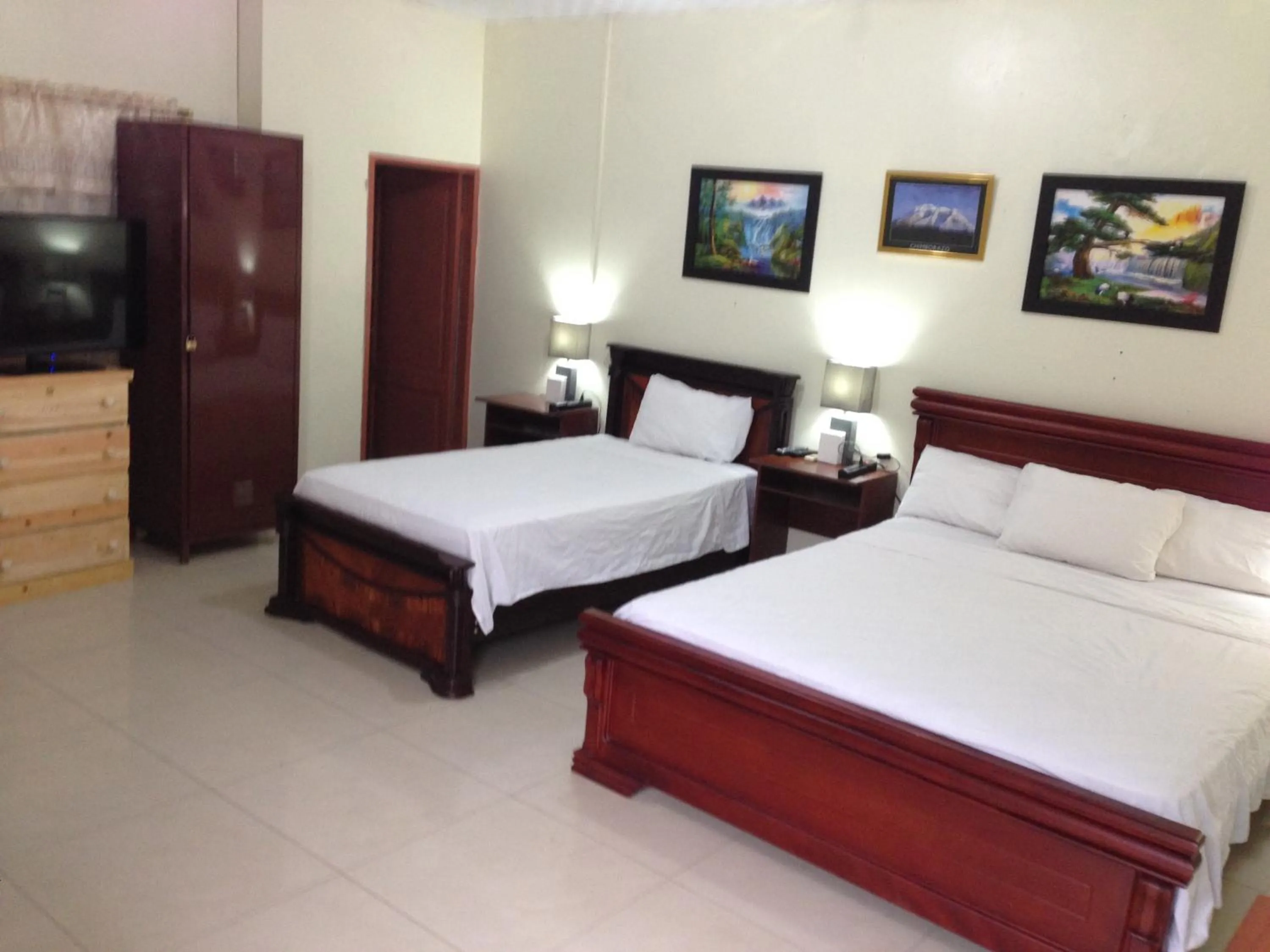 Photo of the whole room, Bed in Hotel MundialCity