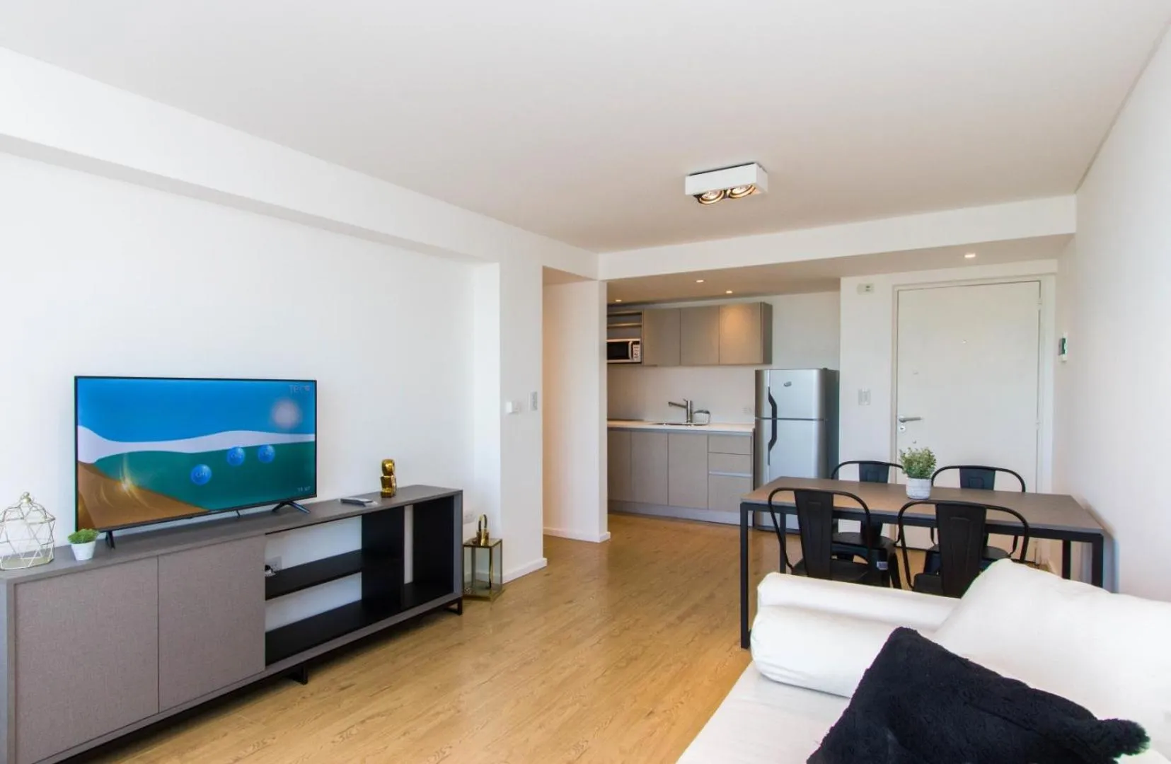 TV and multimedia in Pacifico Apartamentos