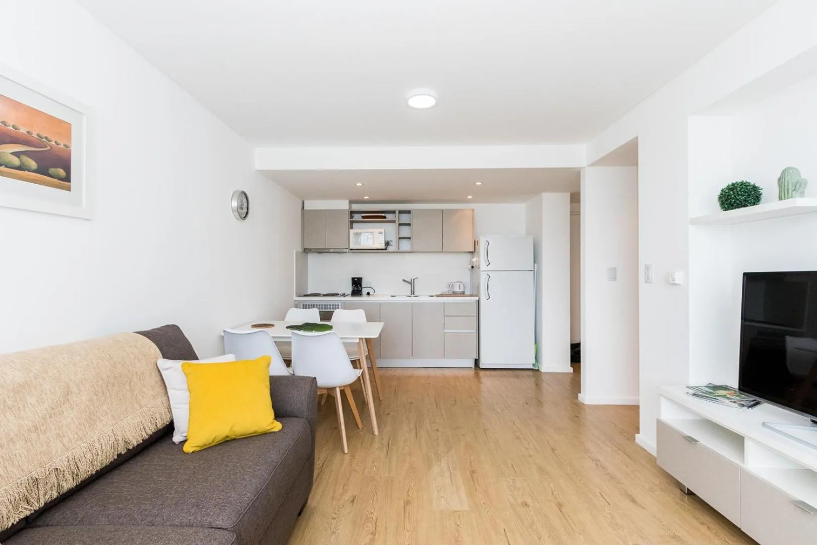 TV and multimedia in Pacifico Apartamentos