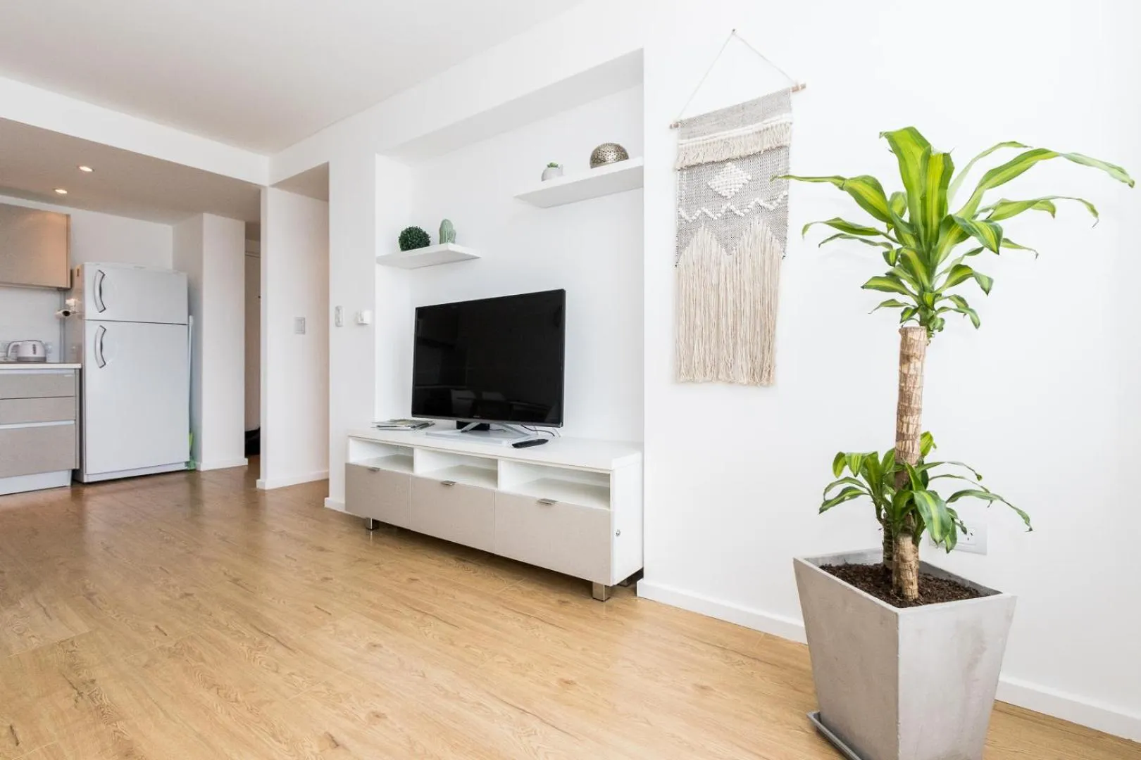 TV and multimedia in Pacifico Apartamentos