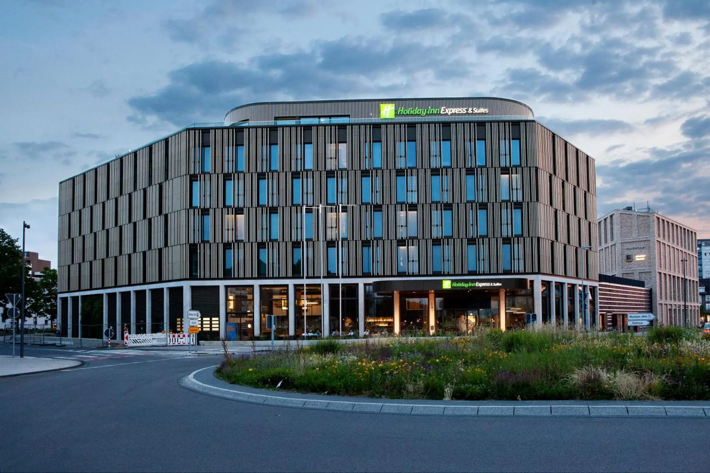 Holiday Inn Express & Suites Monheim am Rhein by IHG Holiday Inn Express & Suites Monheim am Rhein by IHG