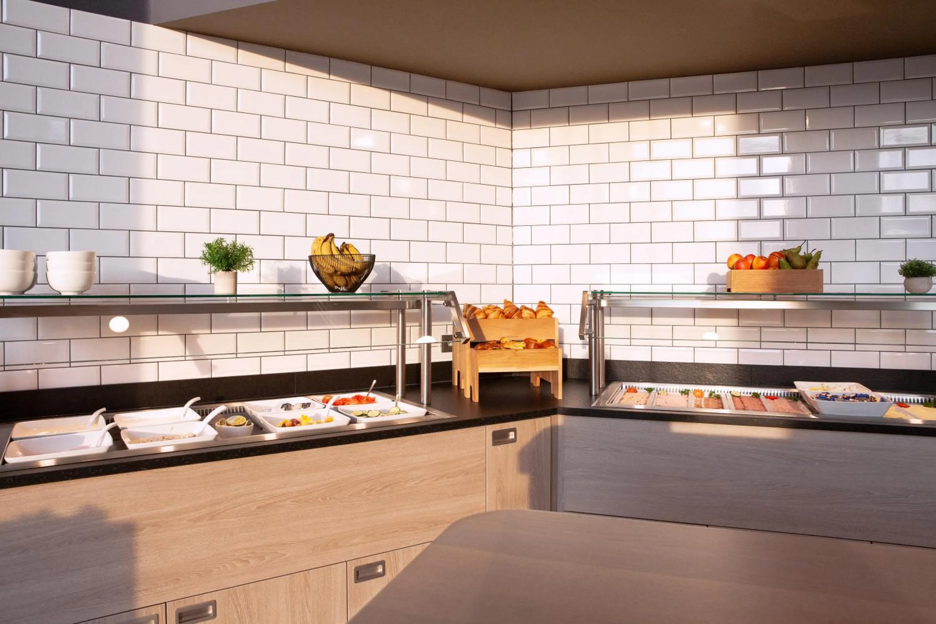 Food and drinks in Holiday Inn Express & Suites Monheim am Rhein by IHG