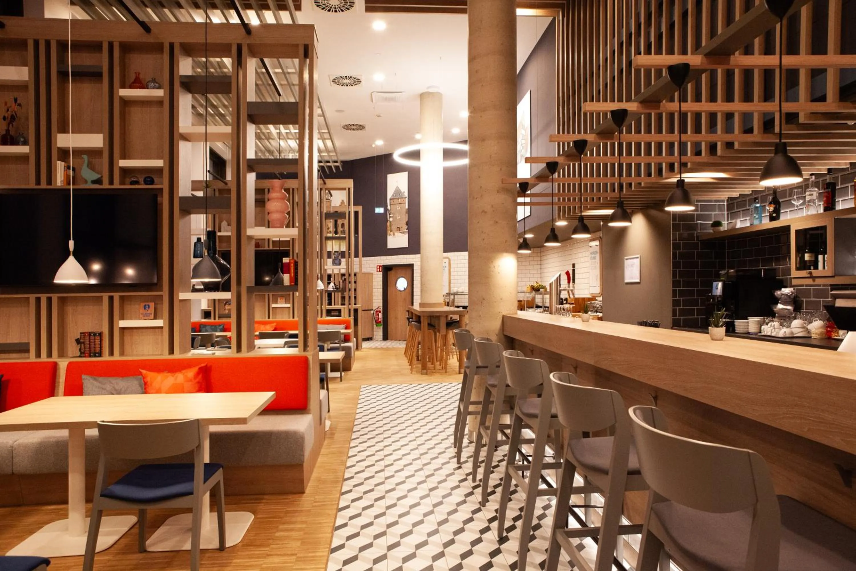 Restaurant/places to eat in Holiday Inn Express & Suites Monheim am Rhein by IHG