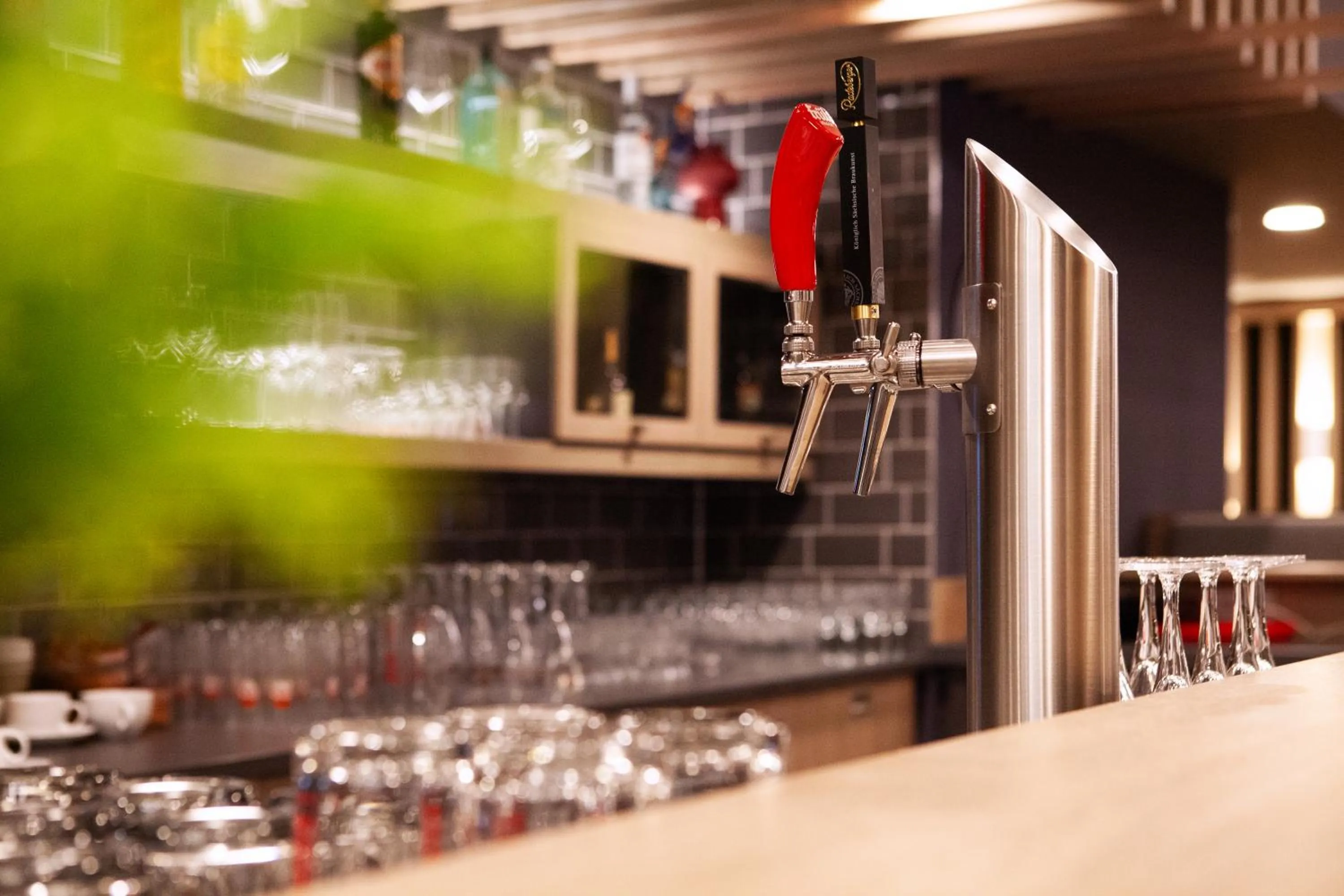 Lounge or bar in Holiday Inn Express & Suites Monheim am Rhein by IHG