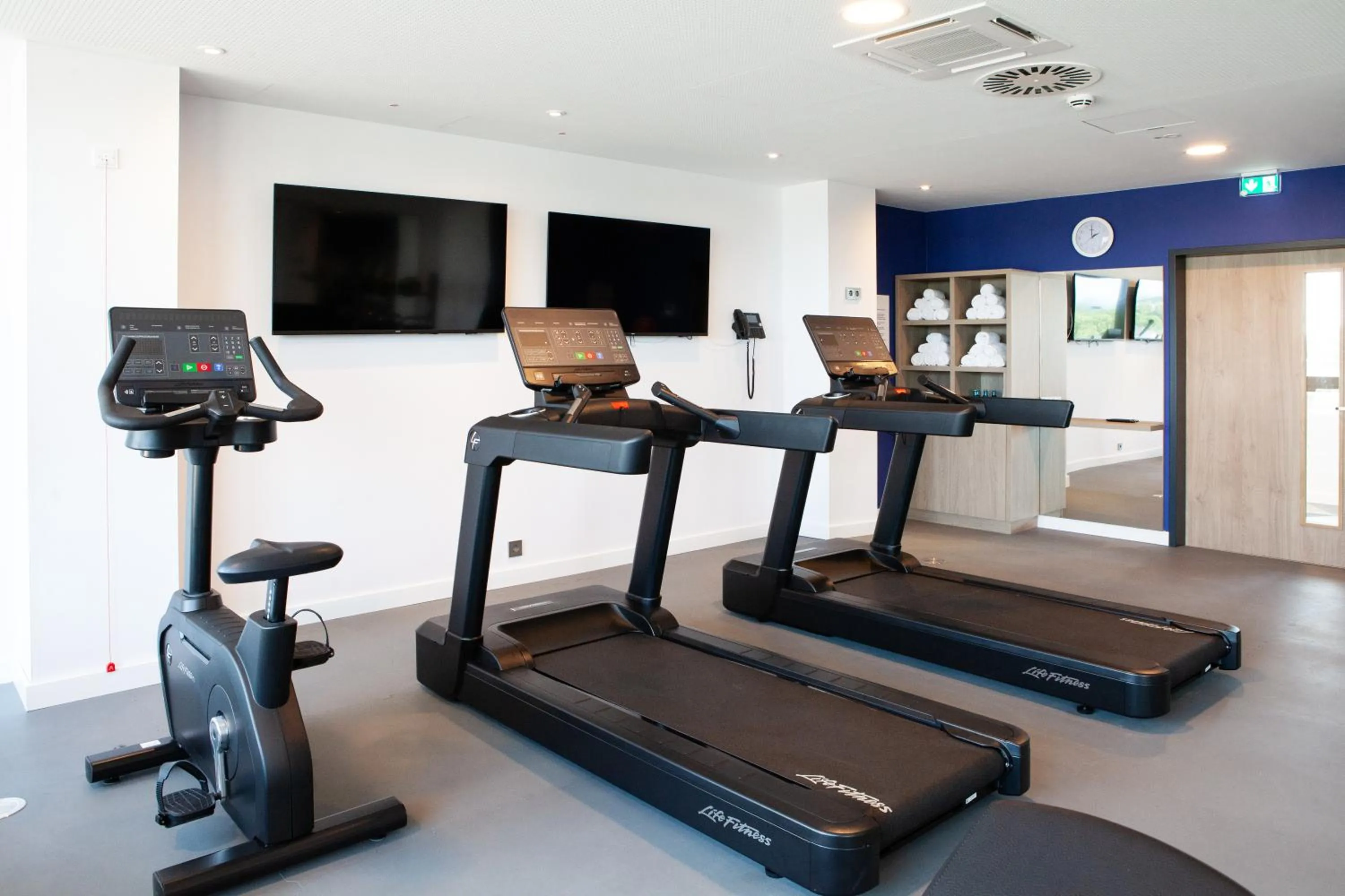Fitness centre/facilities in Holiday Inn Express & Suites Monheim am Rhein by IHG