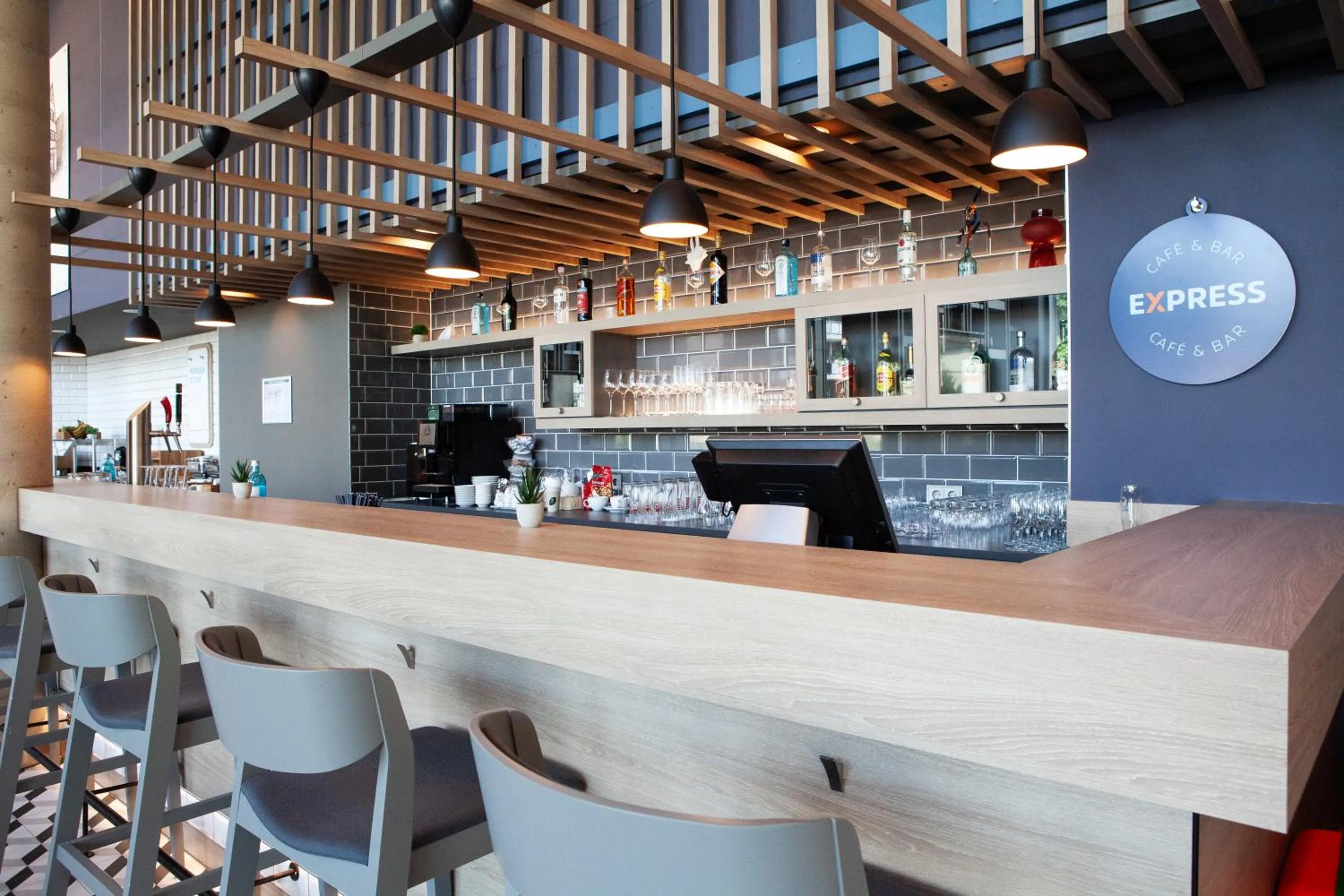 Restaurant/places to eat in Holiday Inn Express & Suites Monheim am Rhein by IHG