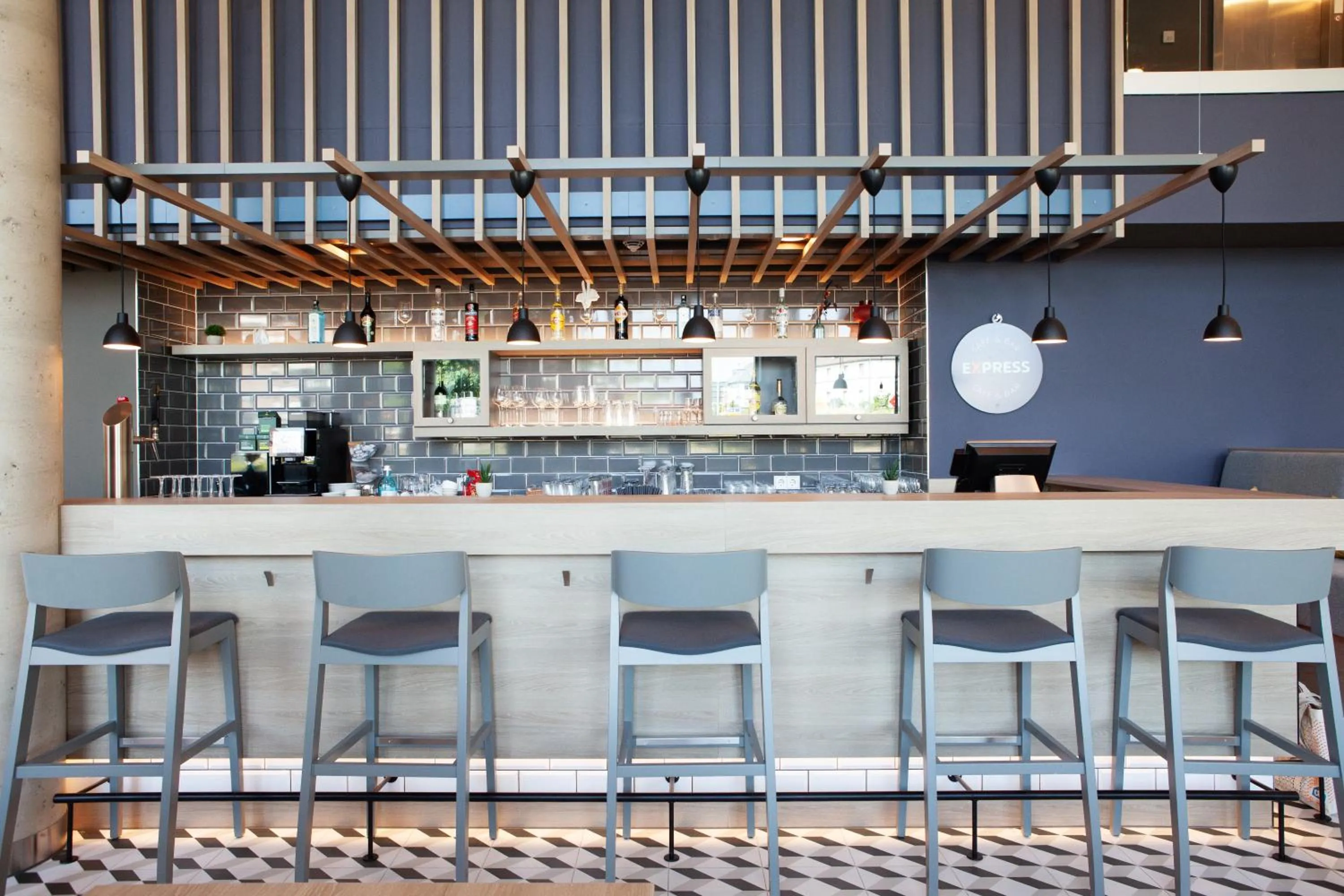 Restaurant/places to eat in Holiday Inn Express & Suites Monheim am Rhein by IHG