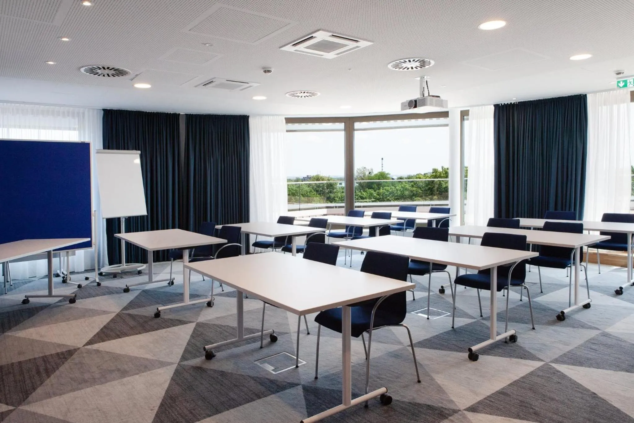 Meeting/conference room in Holiday Inn Express & Suites Monheim am Rhein by IHG