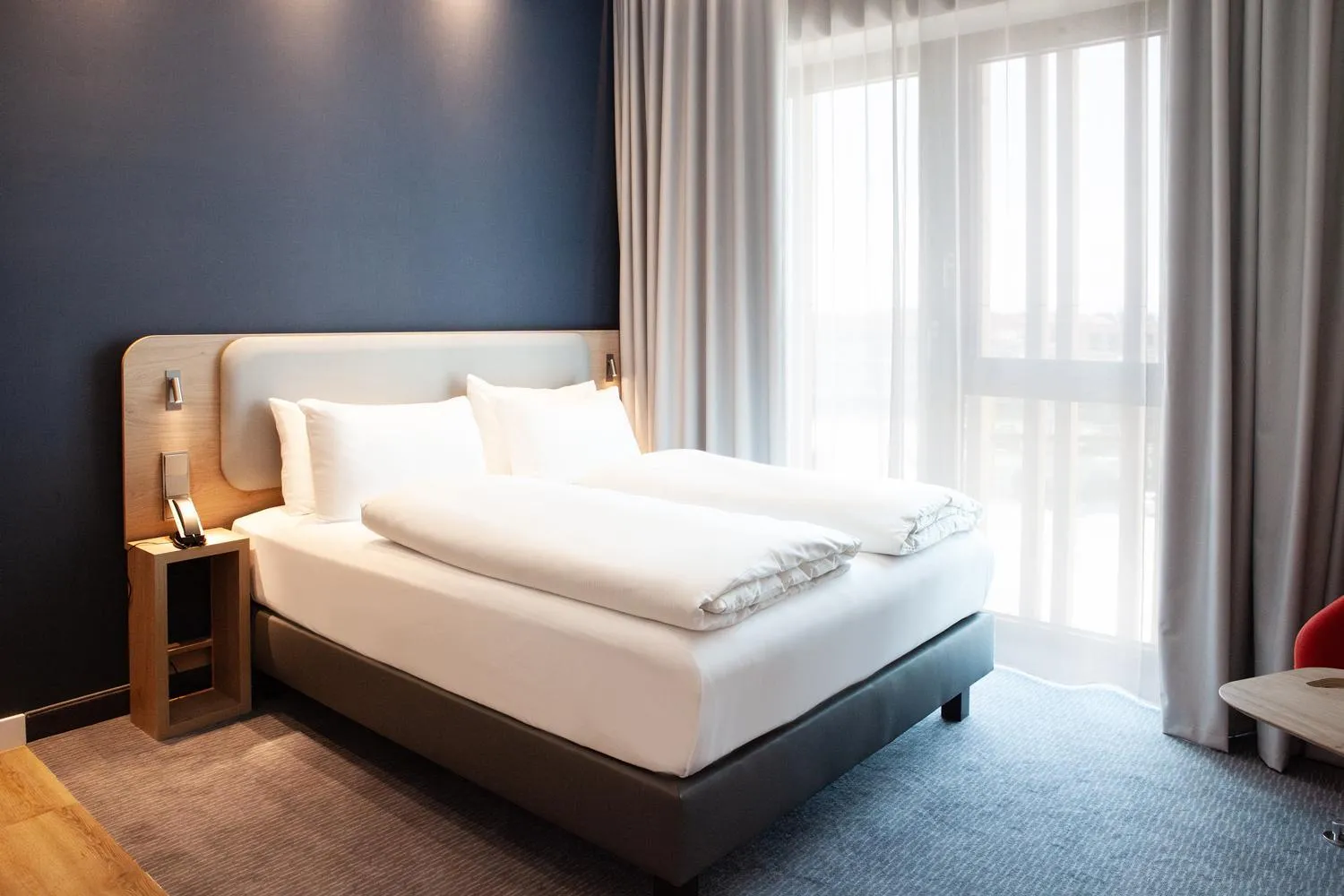 Bed in Holiday Inn Express & Suites Monheim am Rhein by IHG