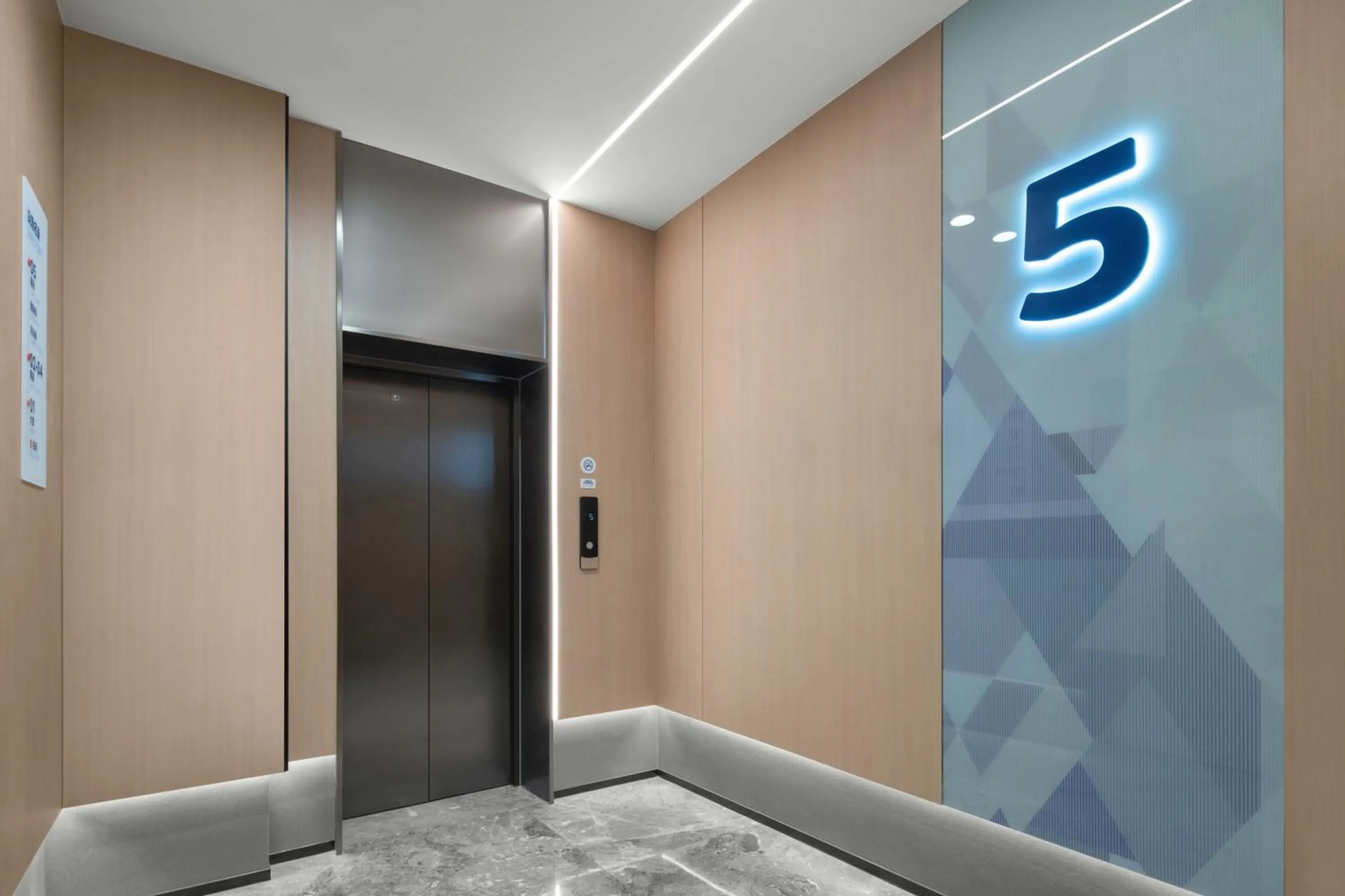 elevator in Holiday Inn Express Harbin Central Avenue by IHG