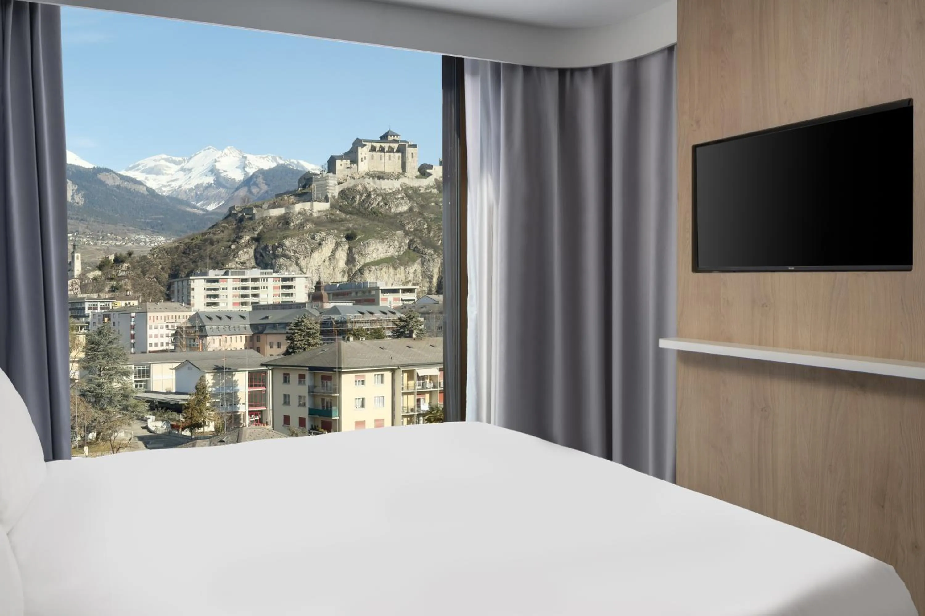 View (from property/room), Bed in Holiday Inn Express & Suites Sion by IHG