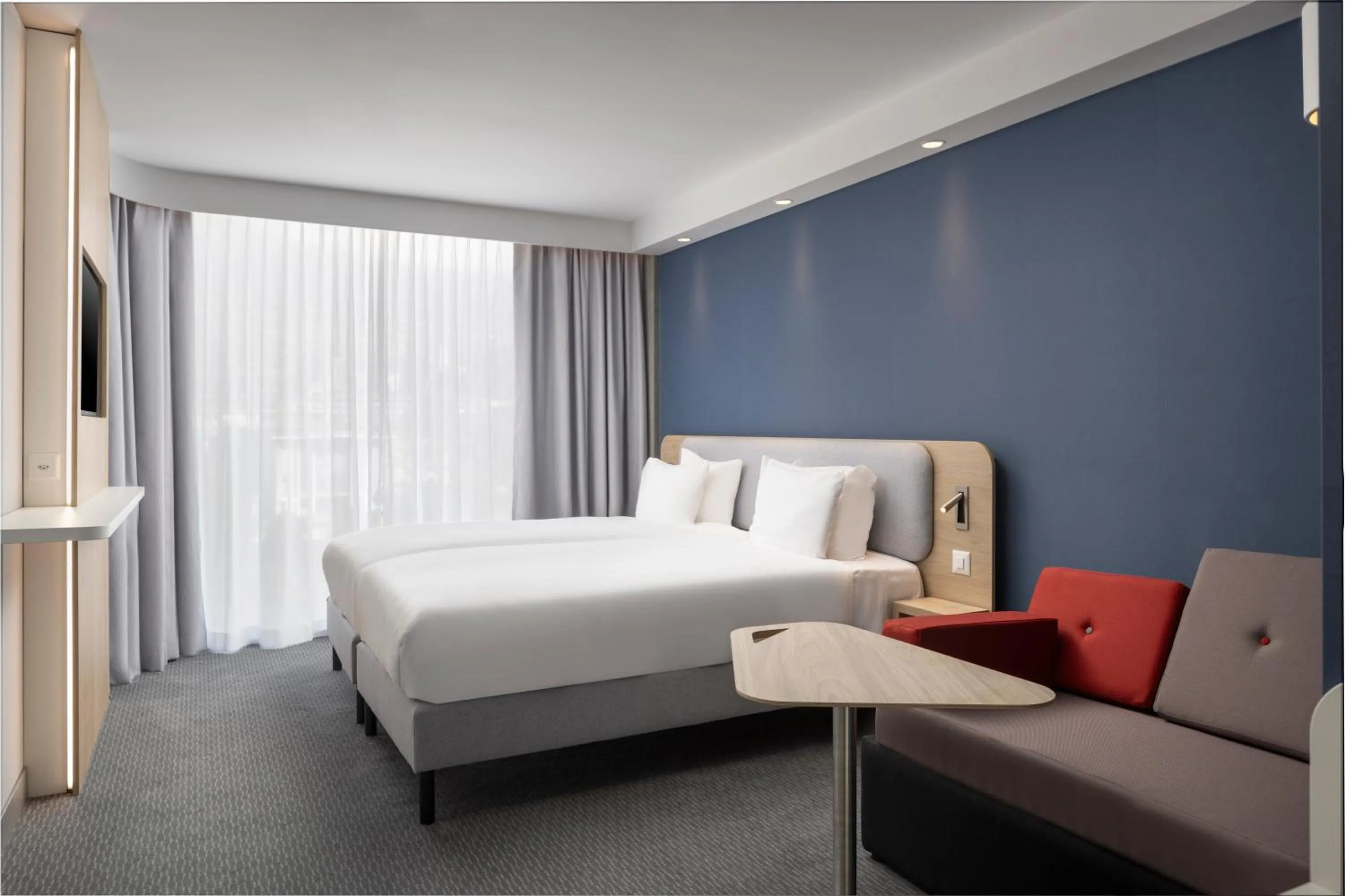 Photo of the whole room, Bed in Holiday Inn Express & Suites Sion by IHG