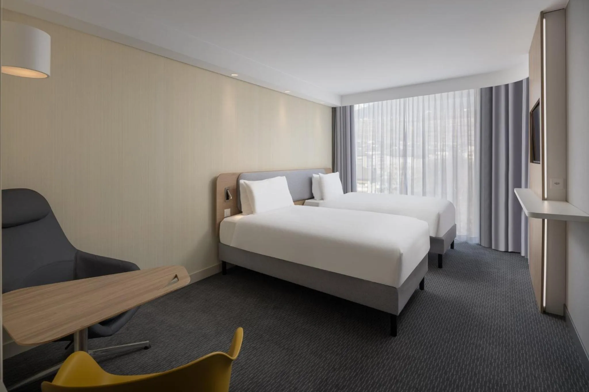 Photo of the whole room, Bed in Holiday Inn Express & Suites Sion by IHG