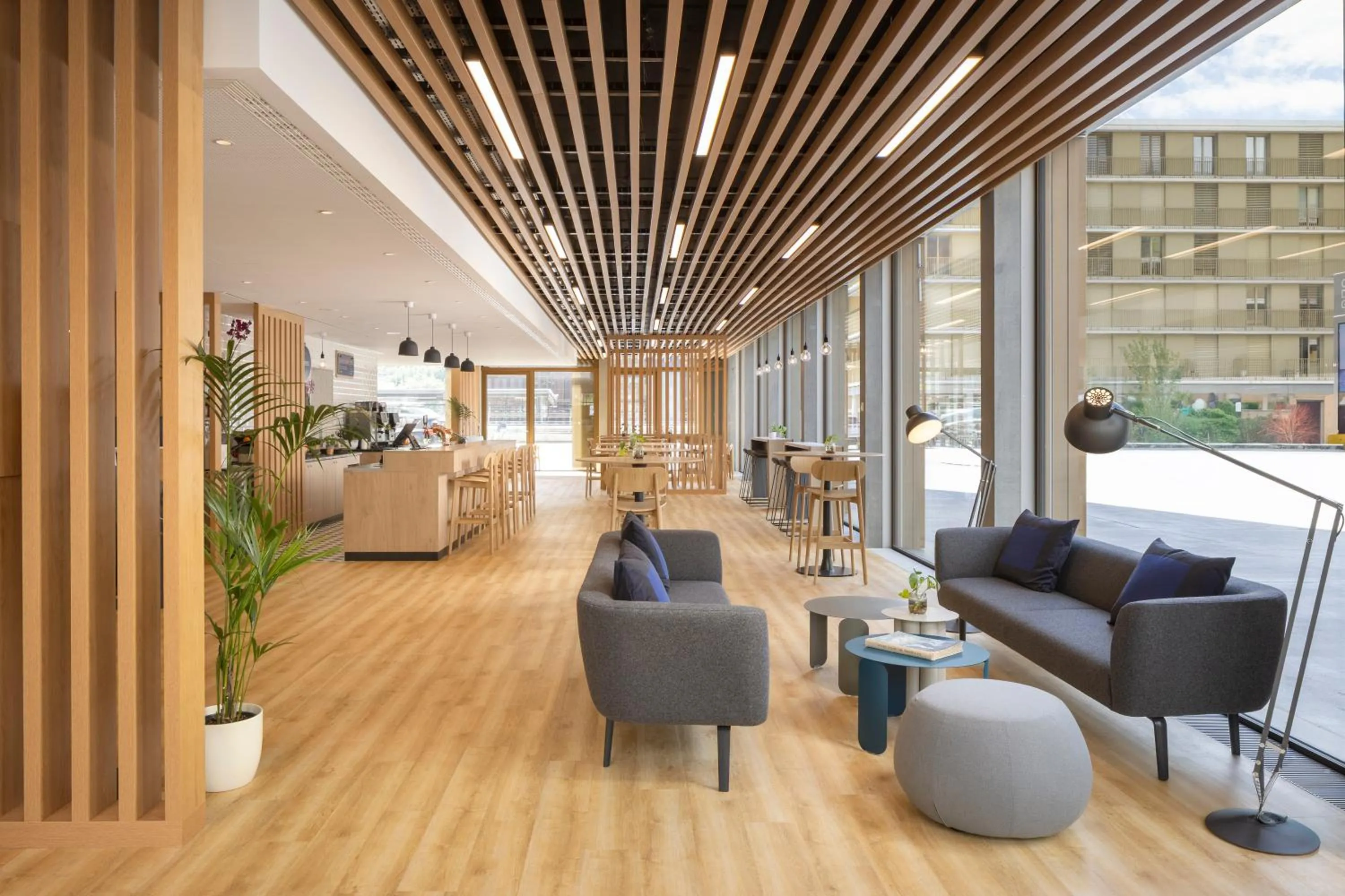 Lounge or bar, Bed in Holiday Inn Express & Suites Sion by IHG