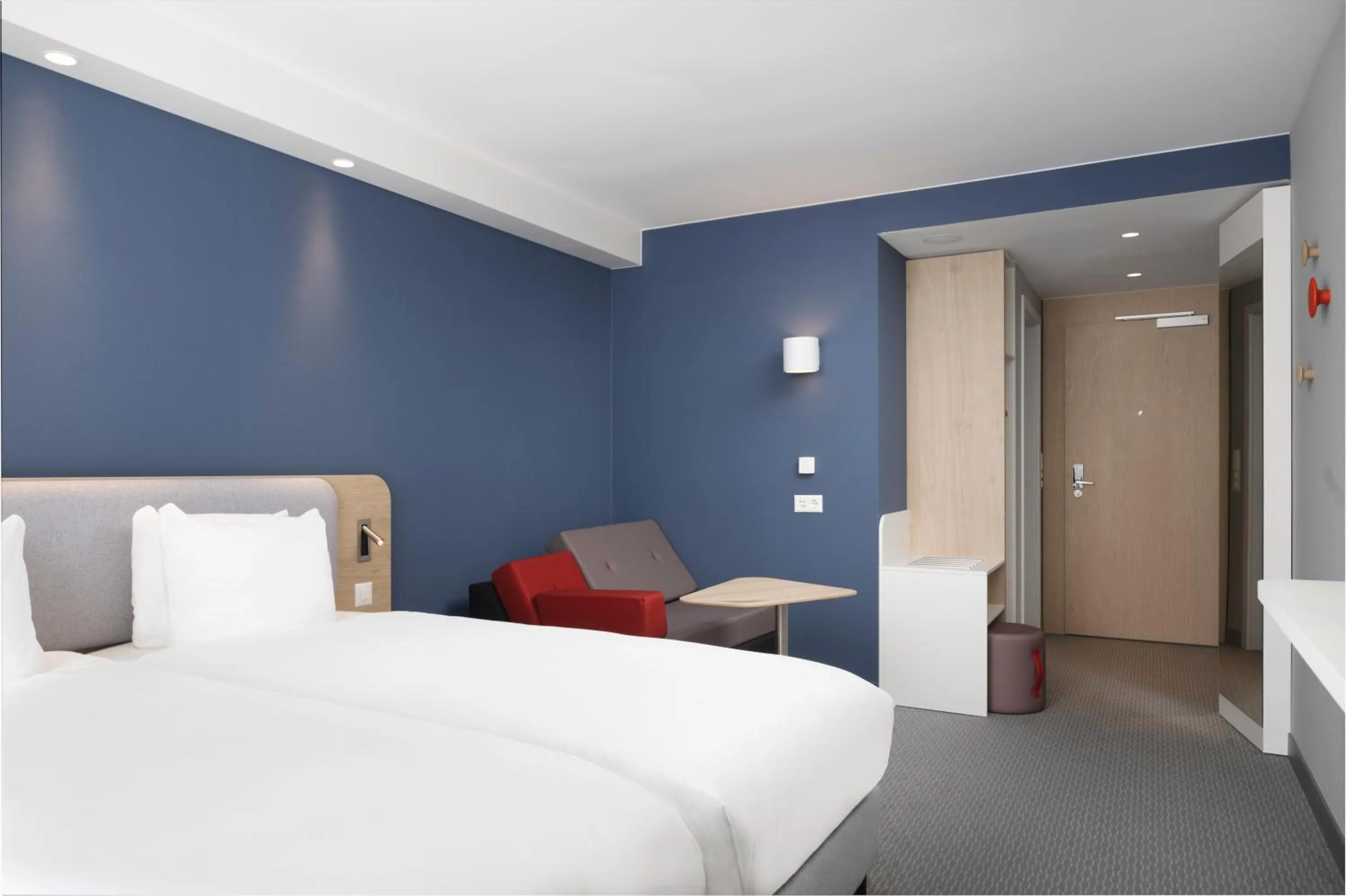 Bed in Holiday Inn Express & Suites Sion by IHG