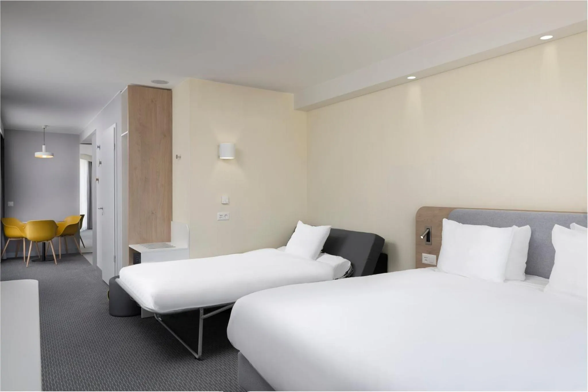 Photo of the whole room, Bed in Holiday Inn Express & Suites Sion by IHG