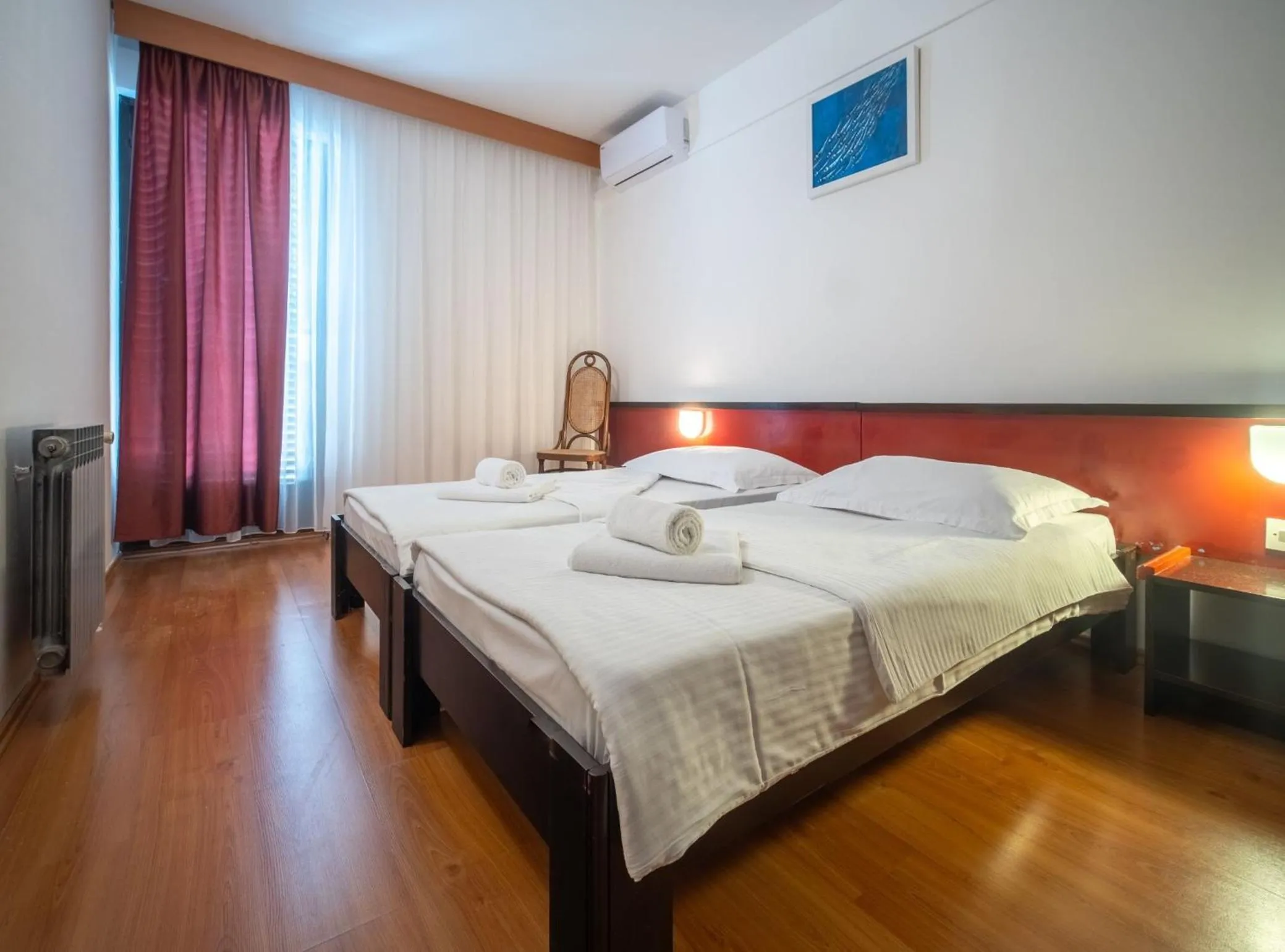 Bedroom, Bed in Hotel Issa