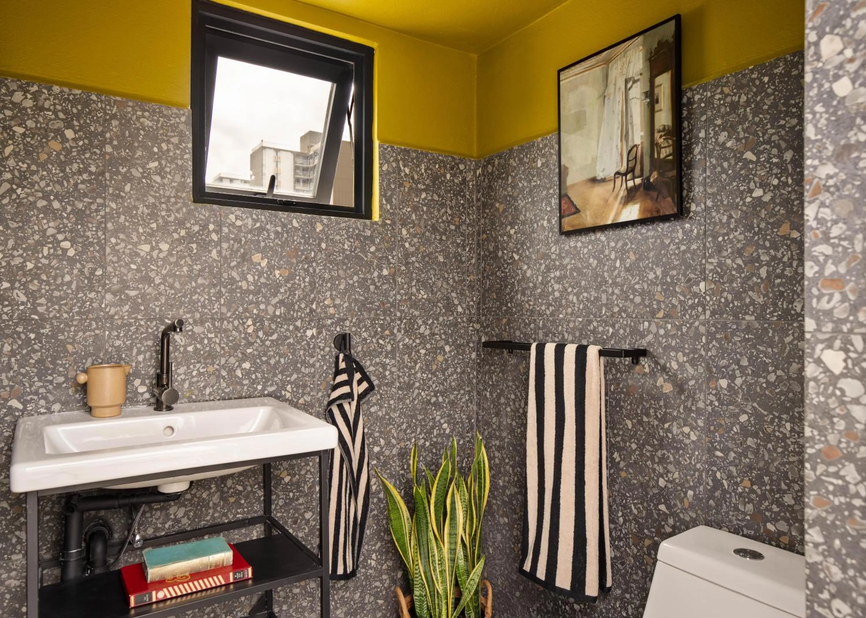 Bathroom in MARU by DW