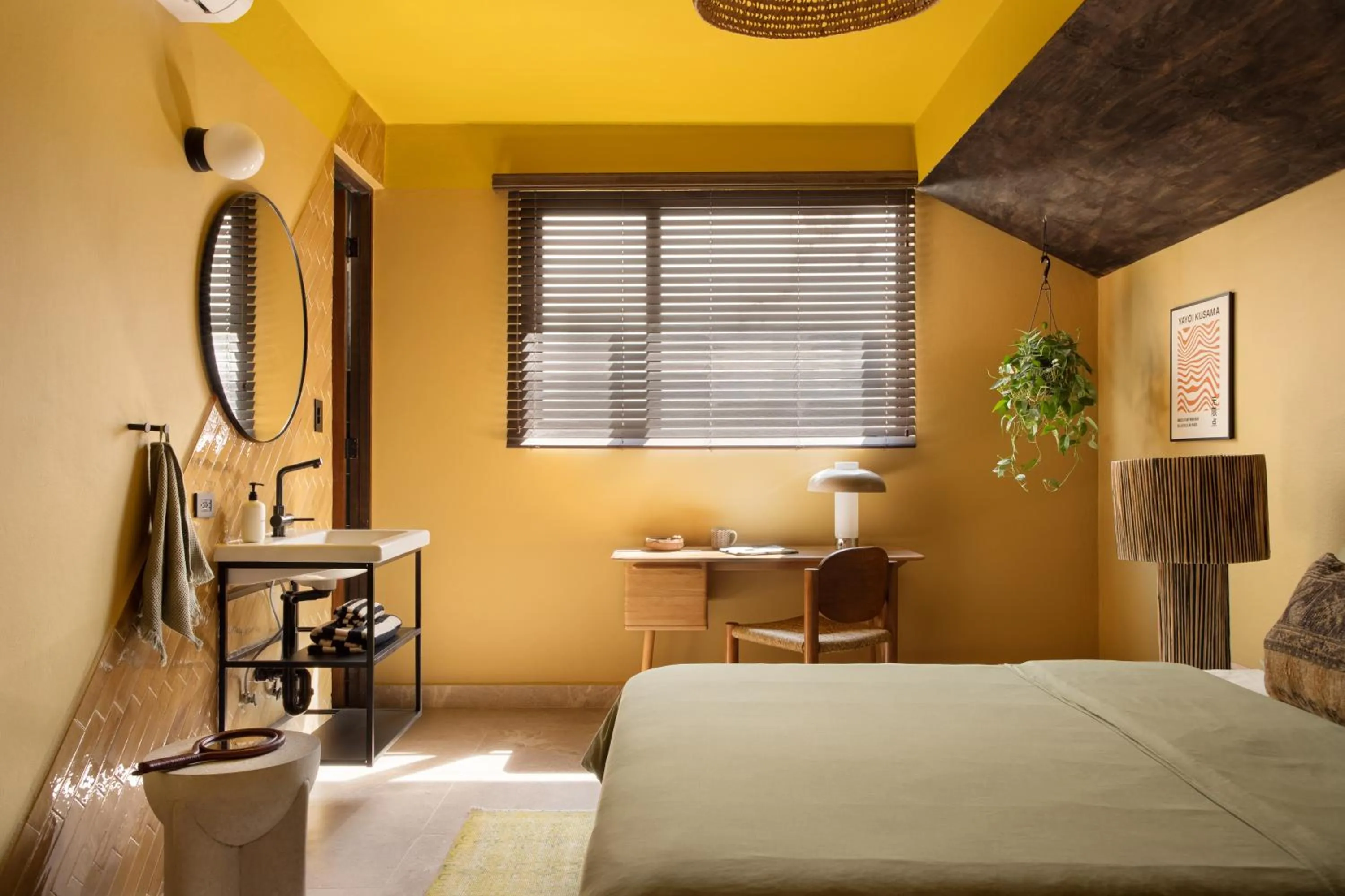 Photo of the whole room, Bed in MARU by DW