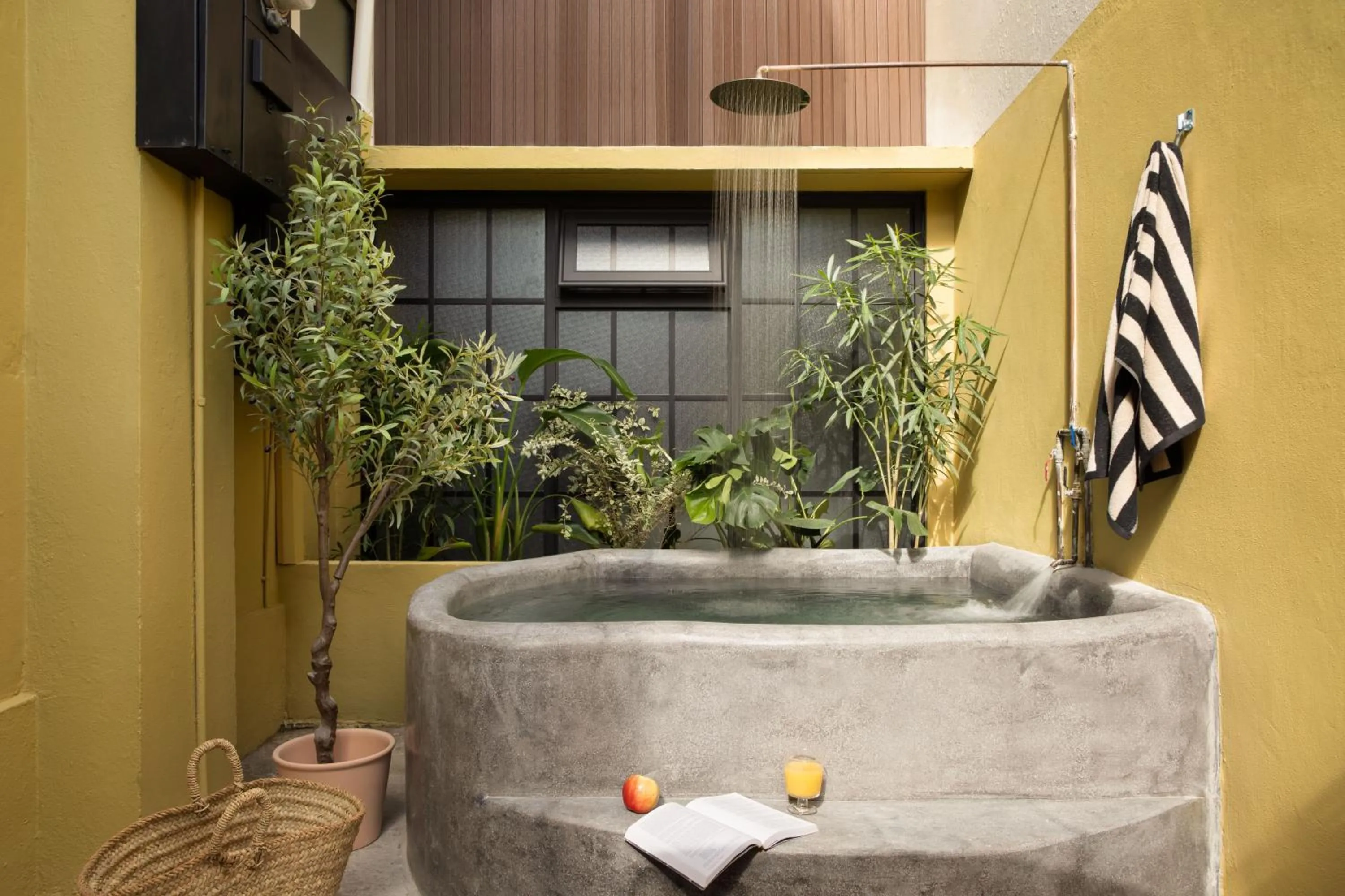 Balcony/Terrace in MARU by DW