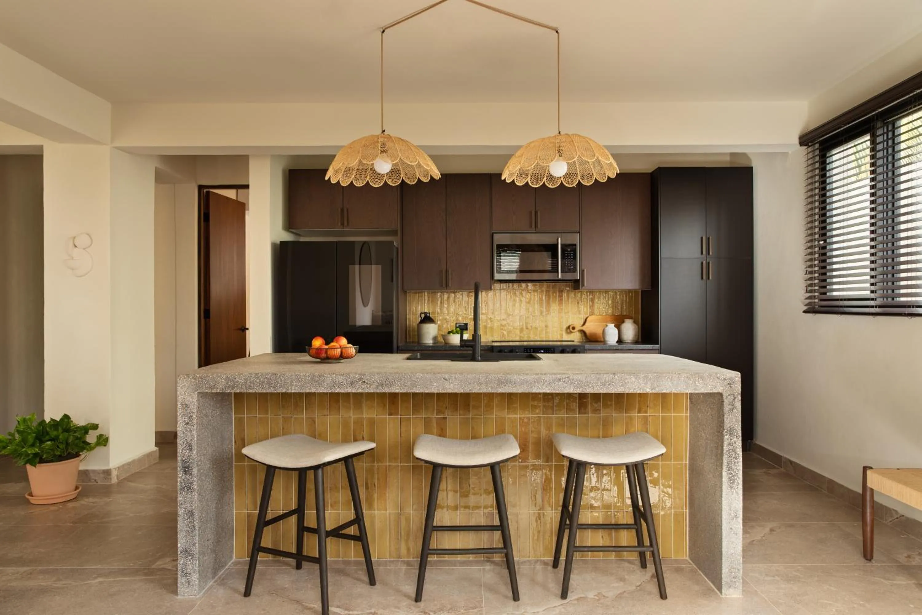 Kitchen or kitchenette in MARU by DW