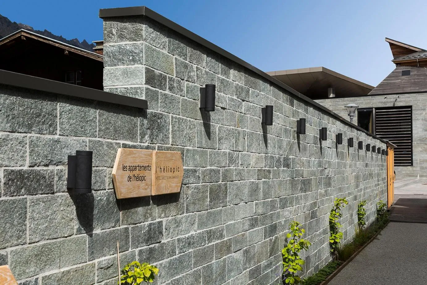 Property building in Appartements de l'Héliopic