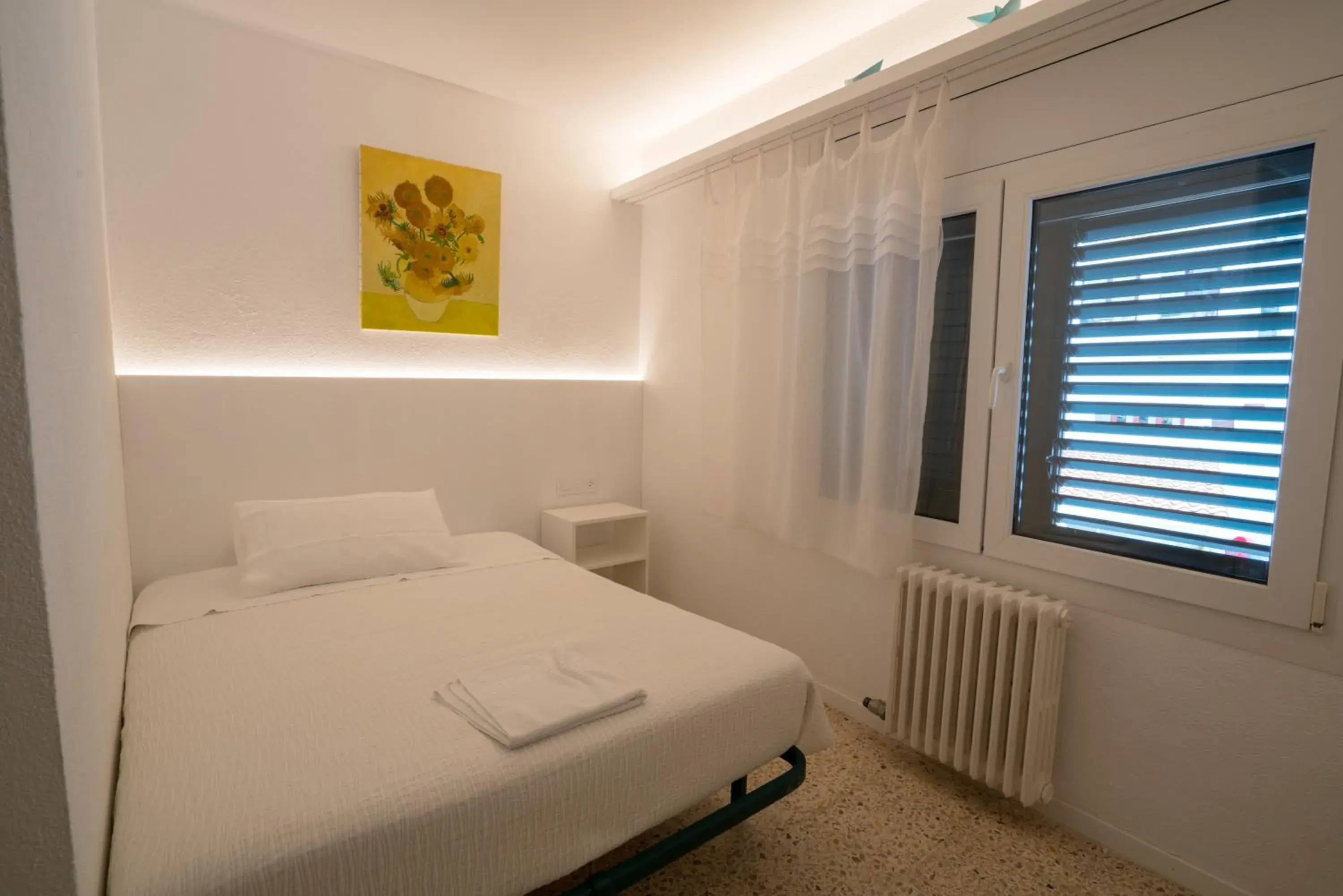 Budget Single Room in Hostal Marina Cadaqués Budget Single Room in Hostal Marina Cadaqués