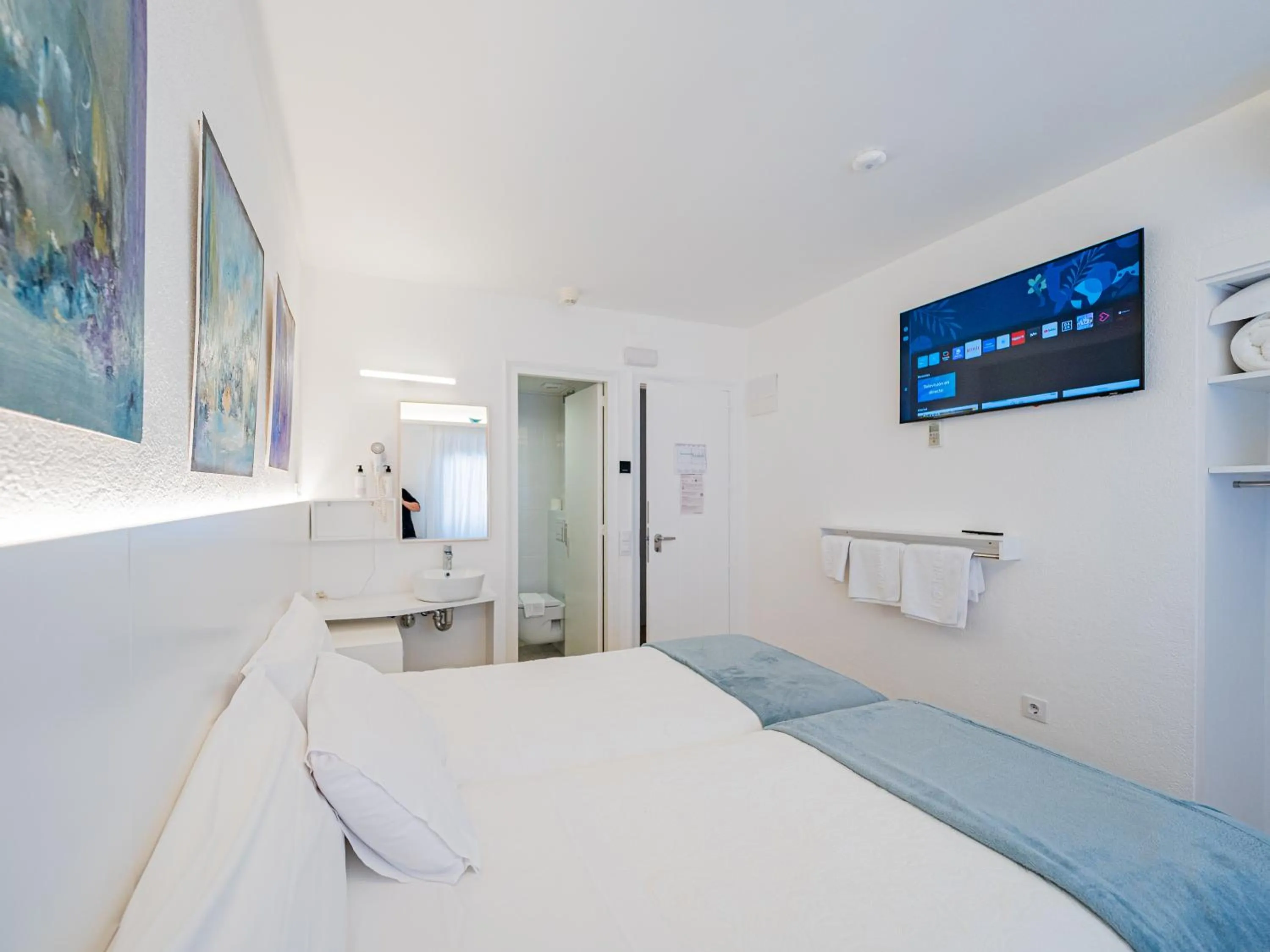 Photo of the whole room, Bed in Hostal Marina Cadaqués