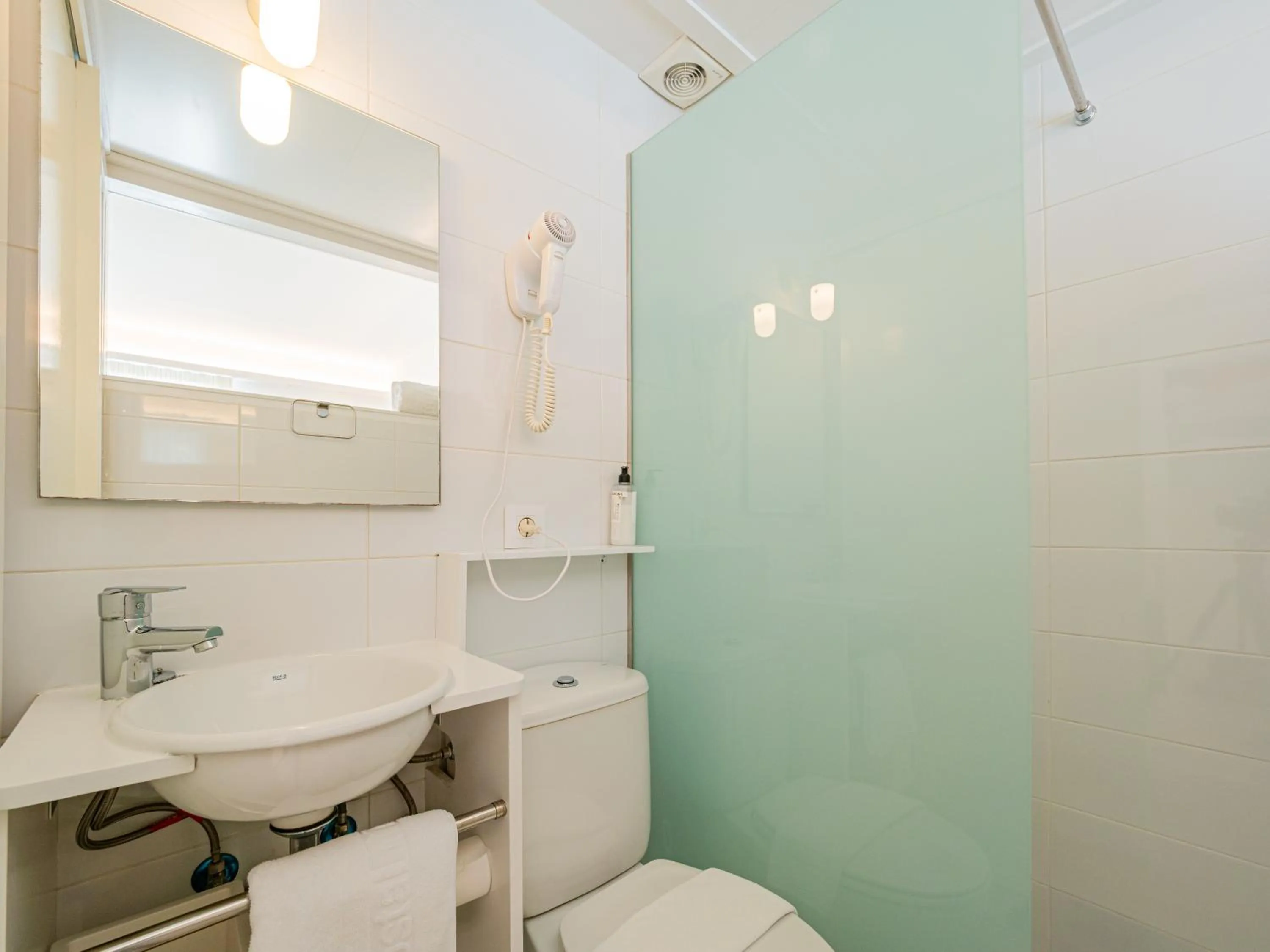 Shower in Hostal Marina Cadaqués