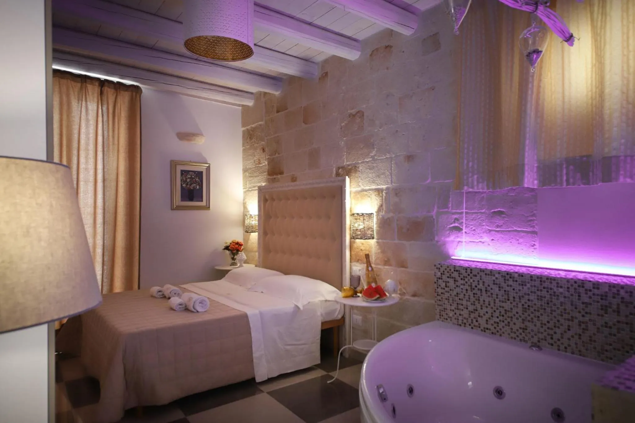 Hot Tub, Bed in HolidayMonopoli