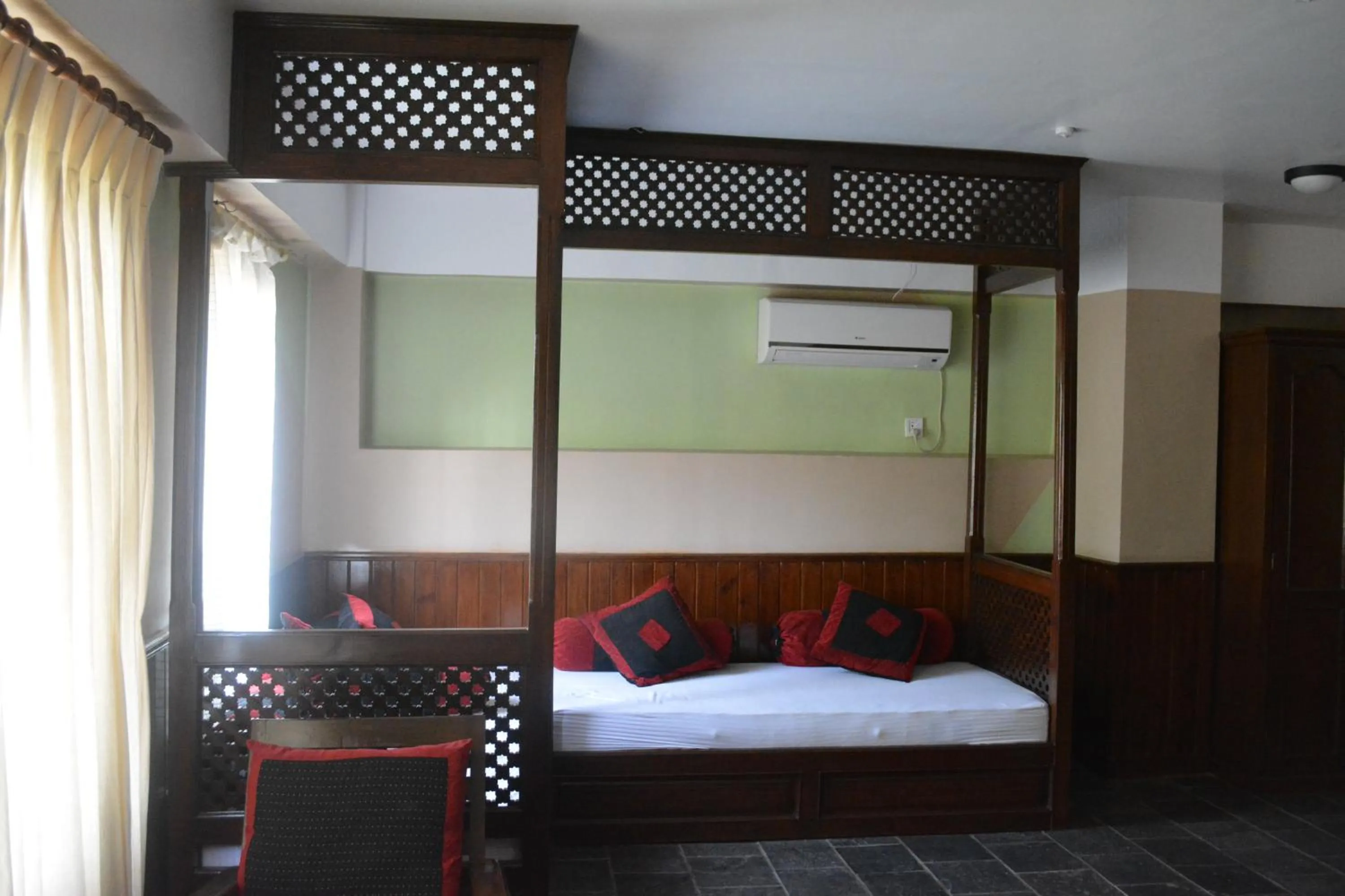 Shower, Bed in Bhaktapur Paradise Hotel