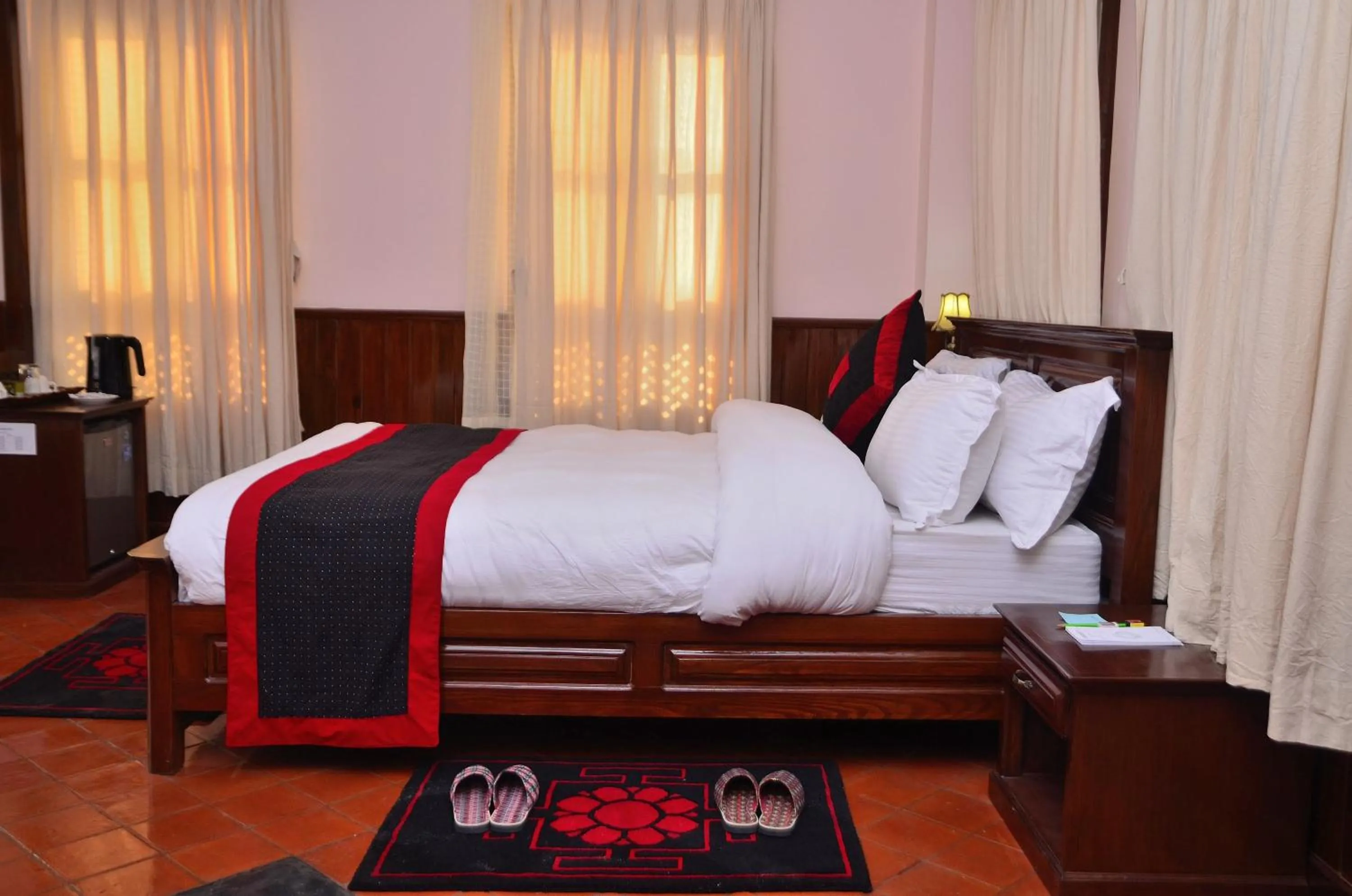 Shower, Bed in Bhaktapur Paradise Hotel