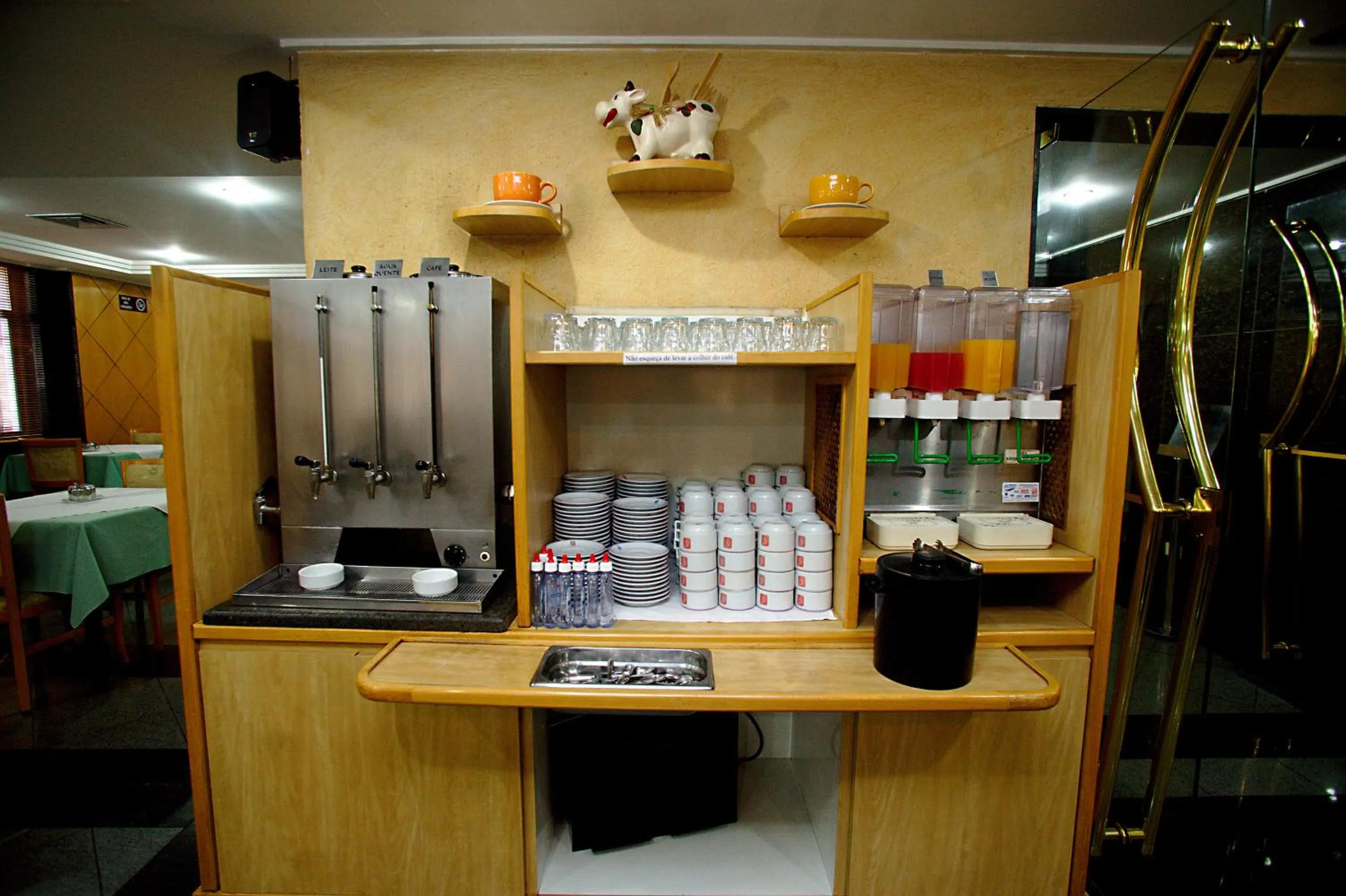 Restaurant/places to eat in Hotel Columbia