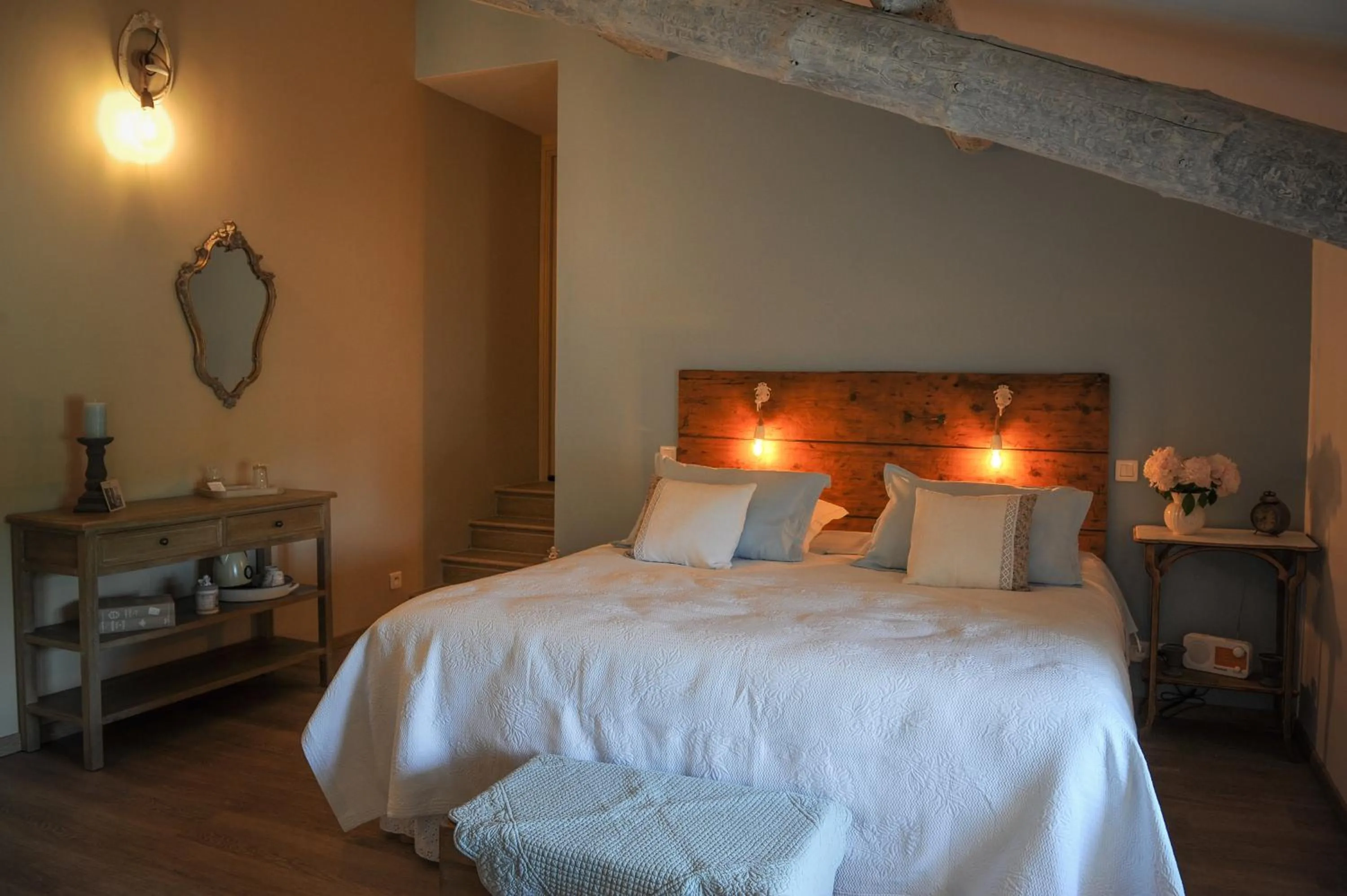 Bed in CHAMBRES D'HÔTES L'Oréliane en Provence Adults Only