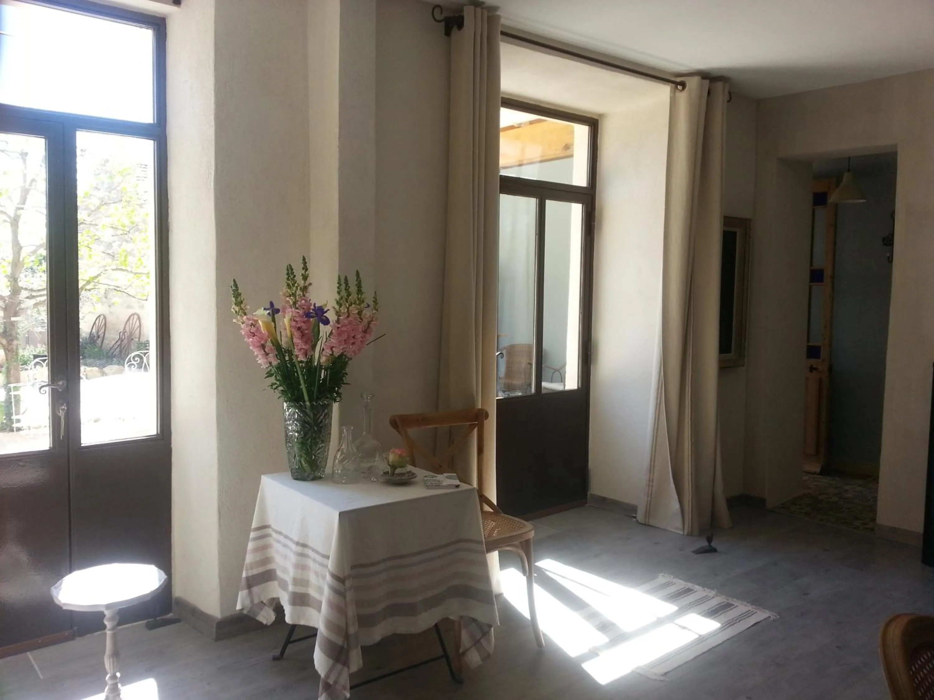 Seating area in CHAMBRES D'HÔTES L'Oréliane en Provence Adults Only