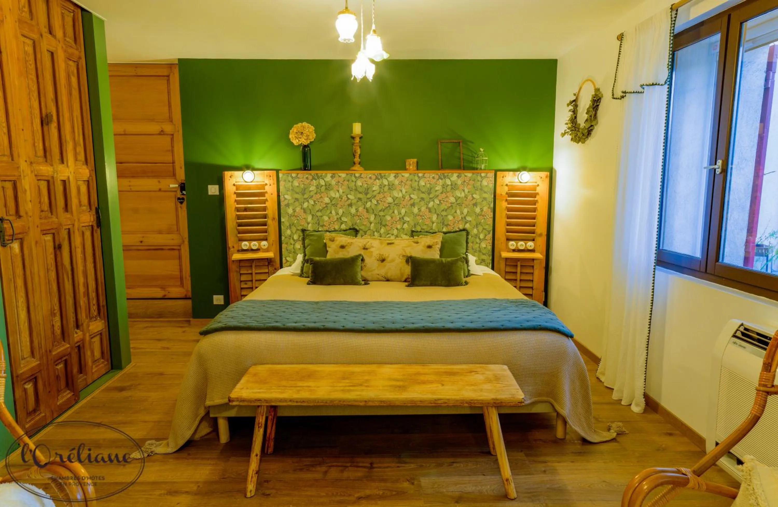 Photo of the whole room, Bed in CHAMBRES D'HÔTES L'Oréliane en Provence Adults Only