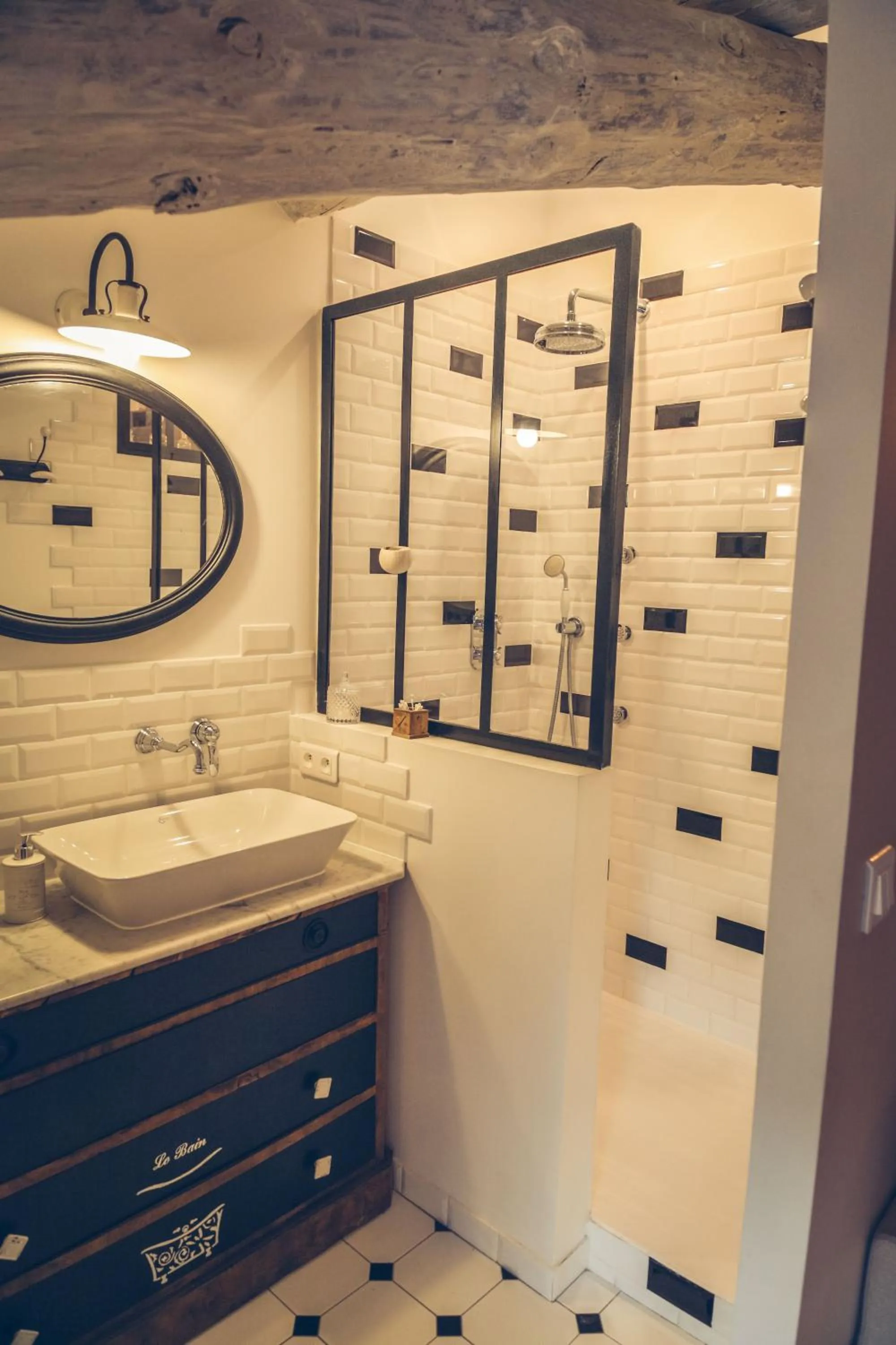 Shower in CHAMBRES D'HÔTES L'Oréliane en Provence Adults Only