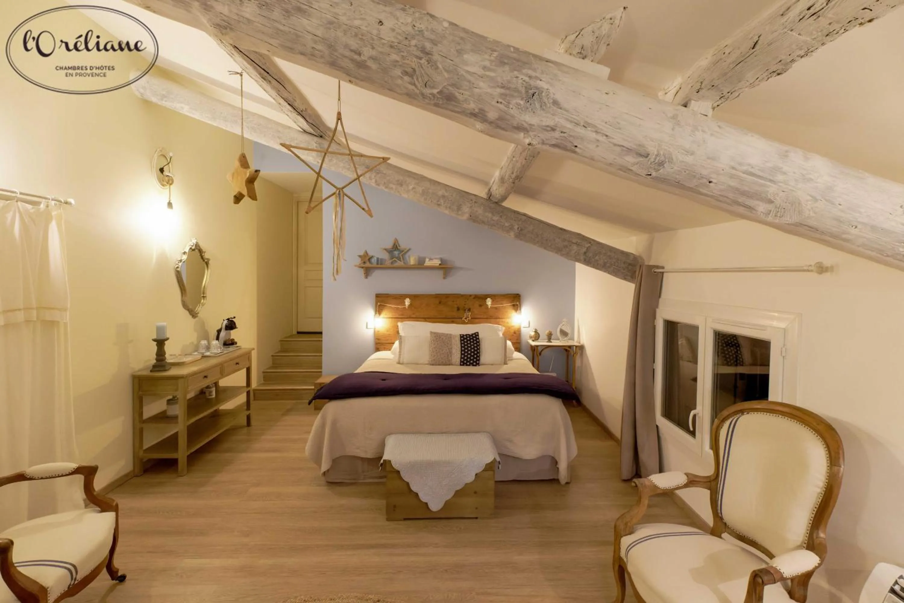 Bed in CHAMBRES D'HÔTES L'Oréliane en Provence Adults Only