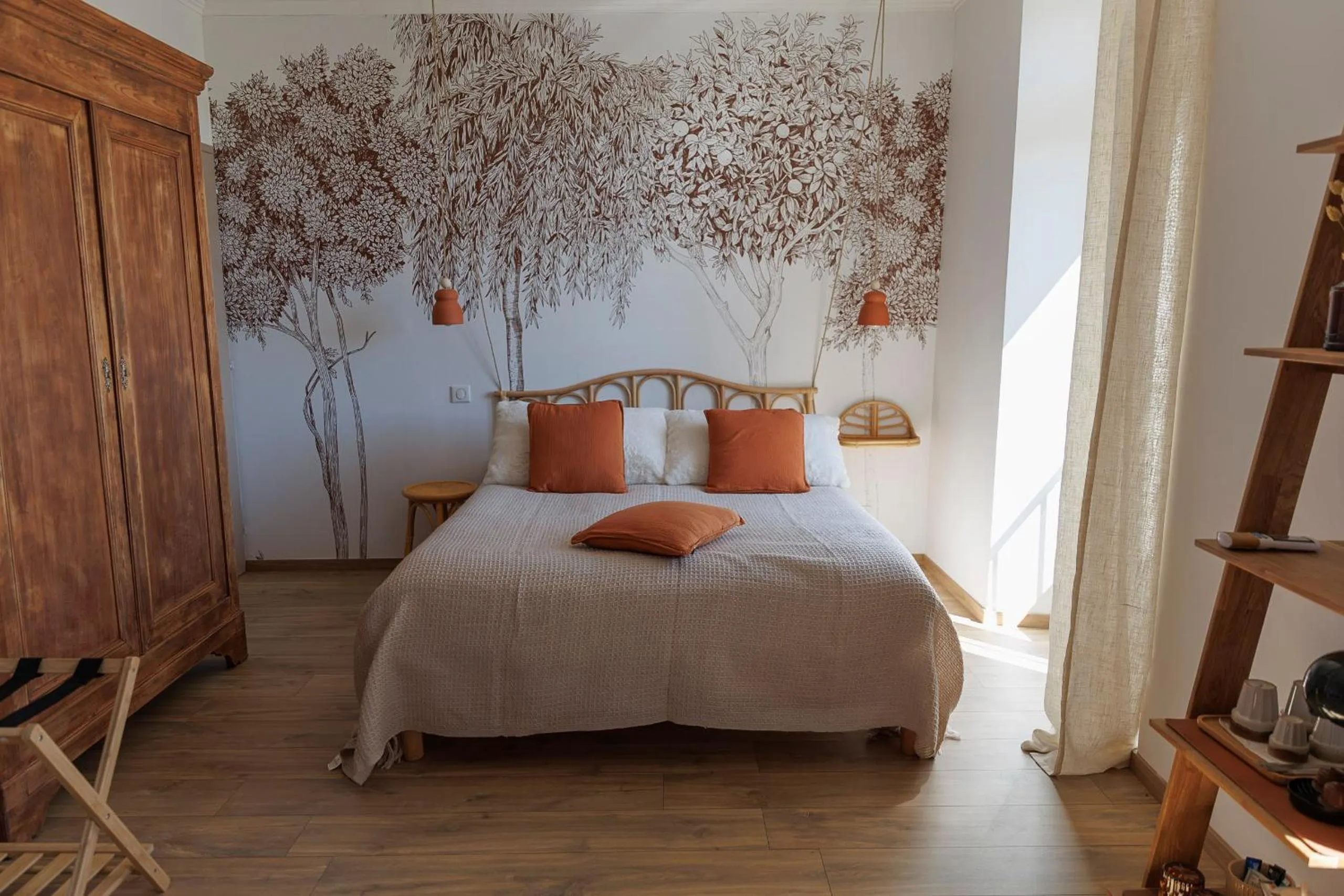 Photo of the whole room, Bed in CHAMBRES D'HÔTES L'Oréliane en Provence Adults Only