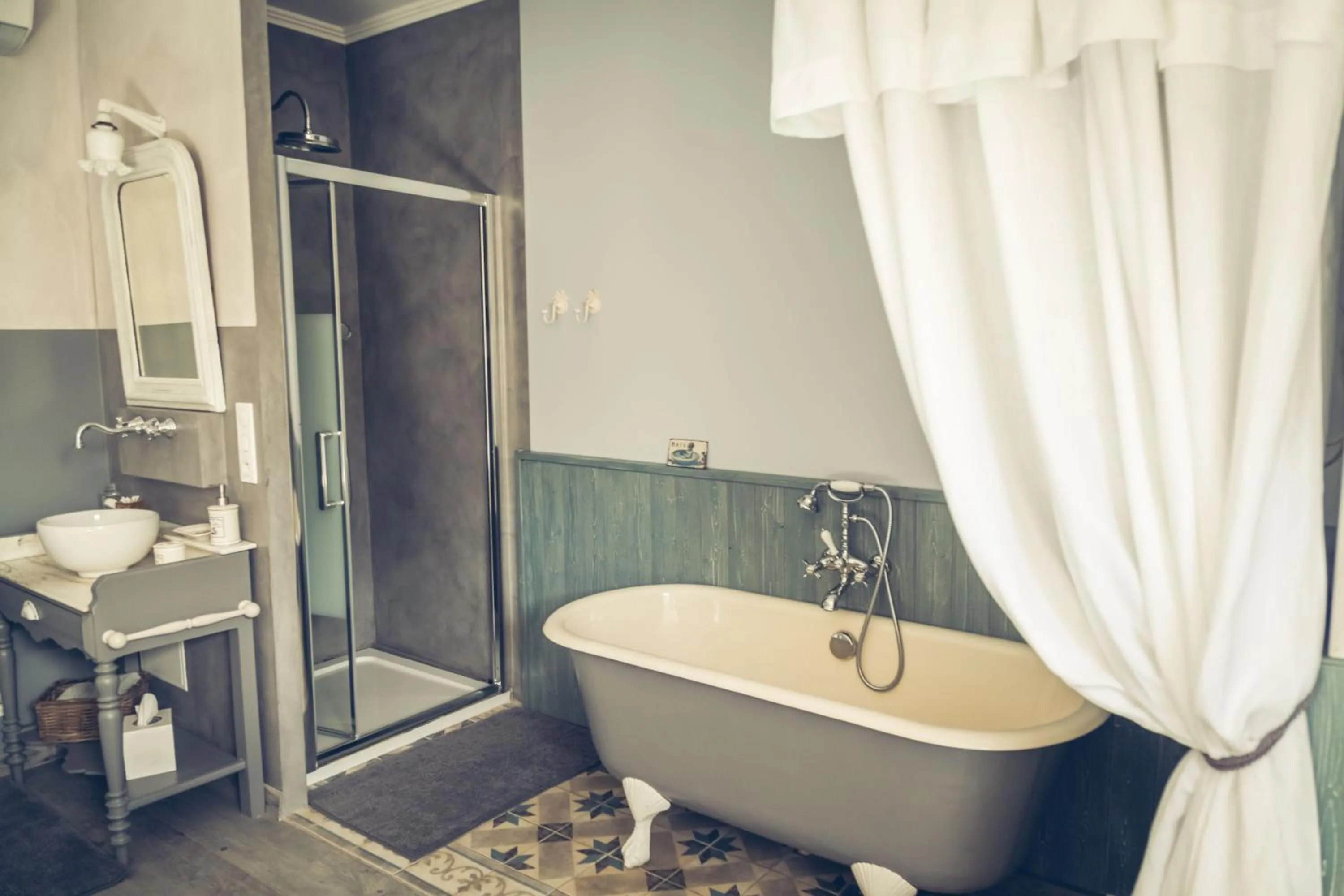 Bathroom in CHAMBRES D'HÔTES L'Oréliane en Provence Adults Only