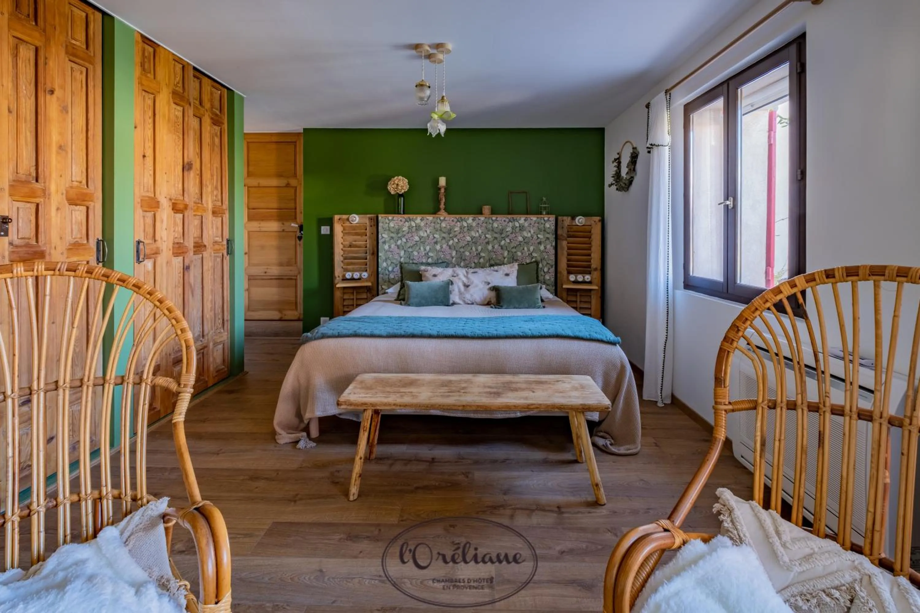 Bed in CHAMBRES D'HÔTES L'Oréliane en Provence Adults Only