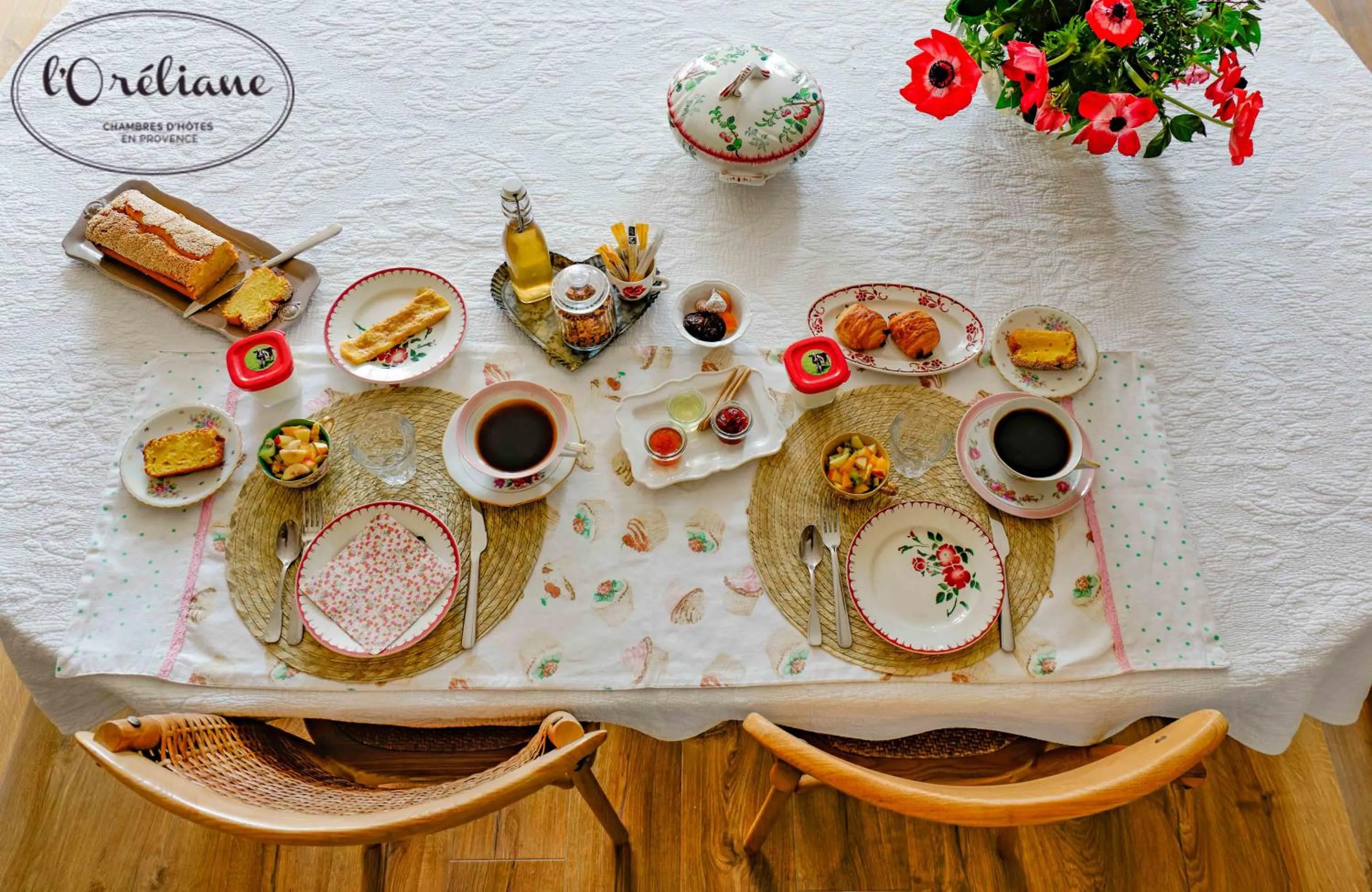 Breakfast in CHAMBRES D'HÔTES L'Oréliane en Provence Adults Only