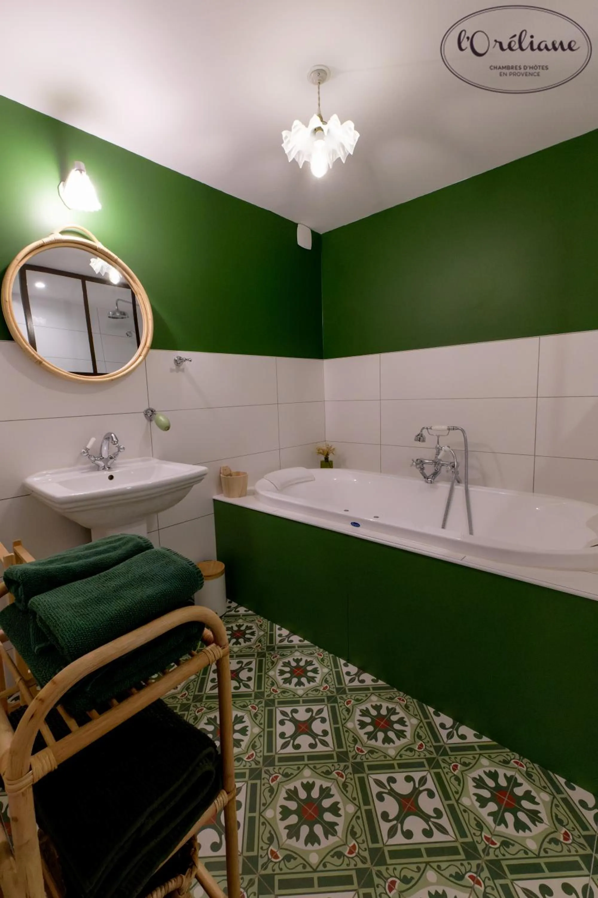 Bathroom in CHAMBRES D'HÔTES L'Oréliane en Provence Adults Only