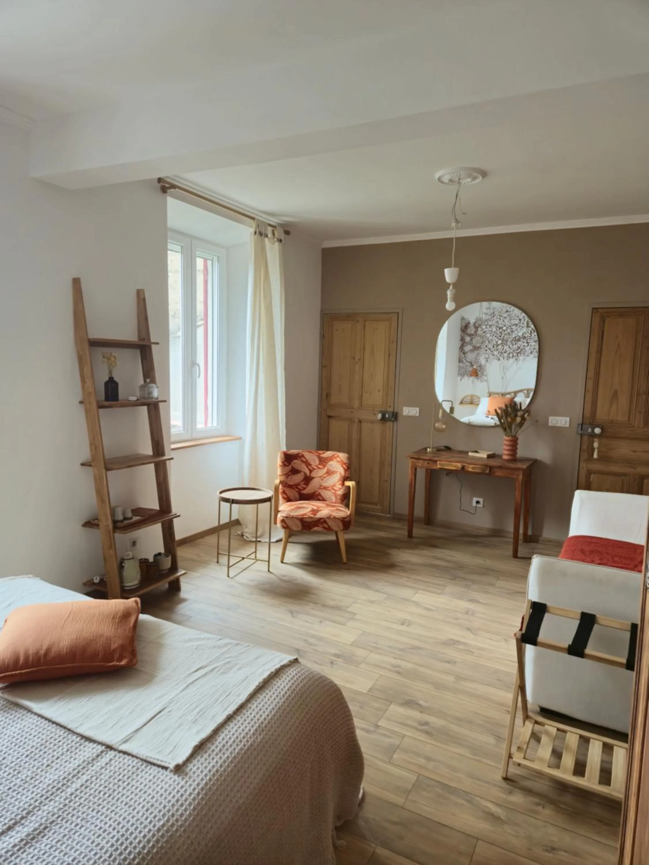 Photo of the whole room, Bed in CHAMBRES D'HÔTES L'Oréliane en Provence Adults Only