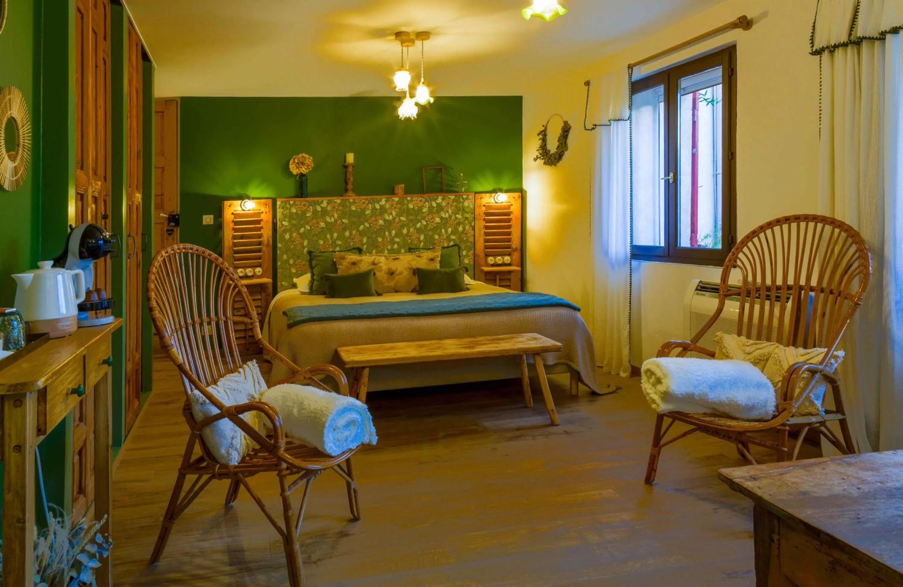 Bedroom, Bed in CHAMBRES D'HÔTES L'Oréliane en Provence Adults Only