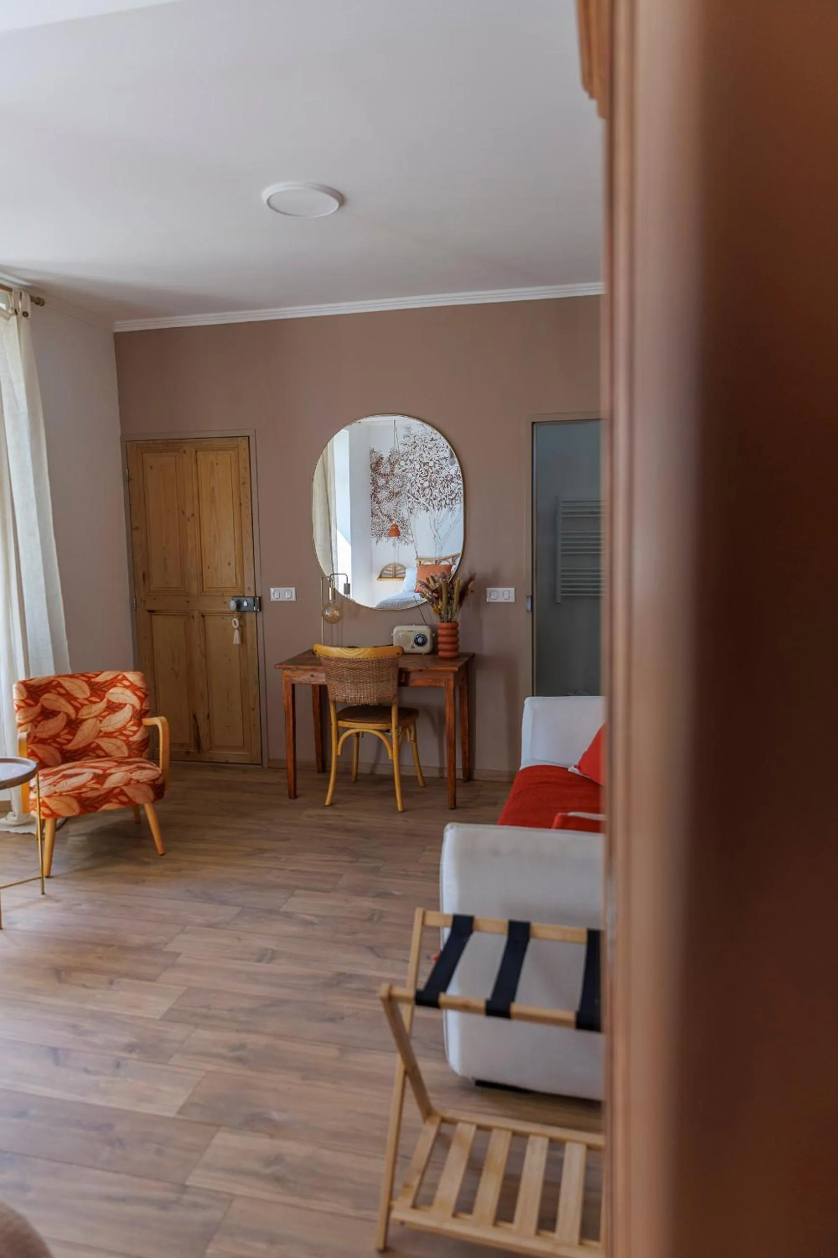 Seating area, Bed in CHAMBRES D'HÔTES L'Oréliane en Provence Adults Only