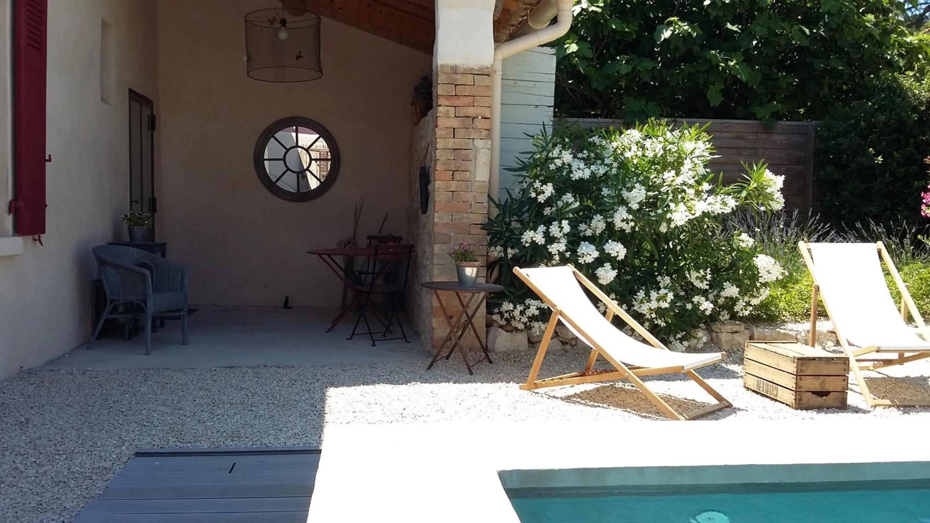 Day in CHAMBRES D'HÔTES L'Oréliane en Provence Adults Only