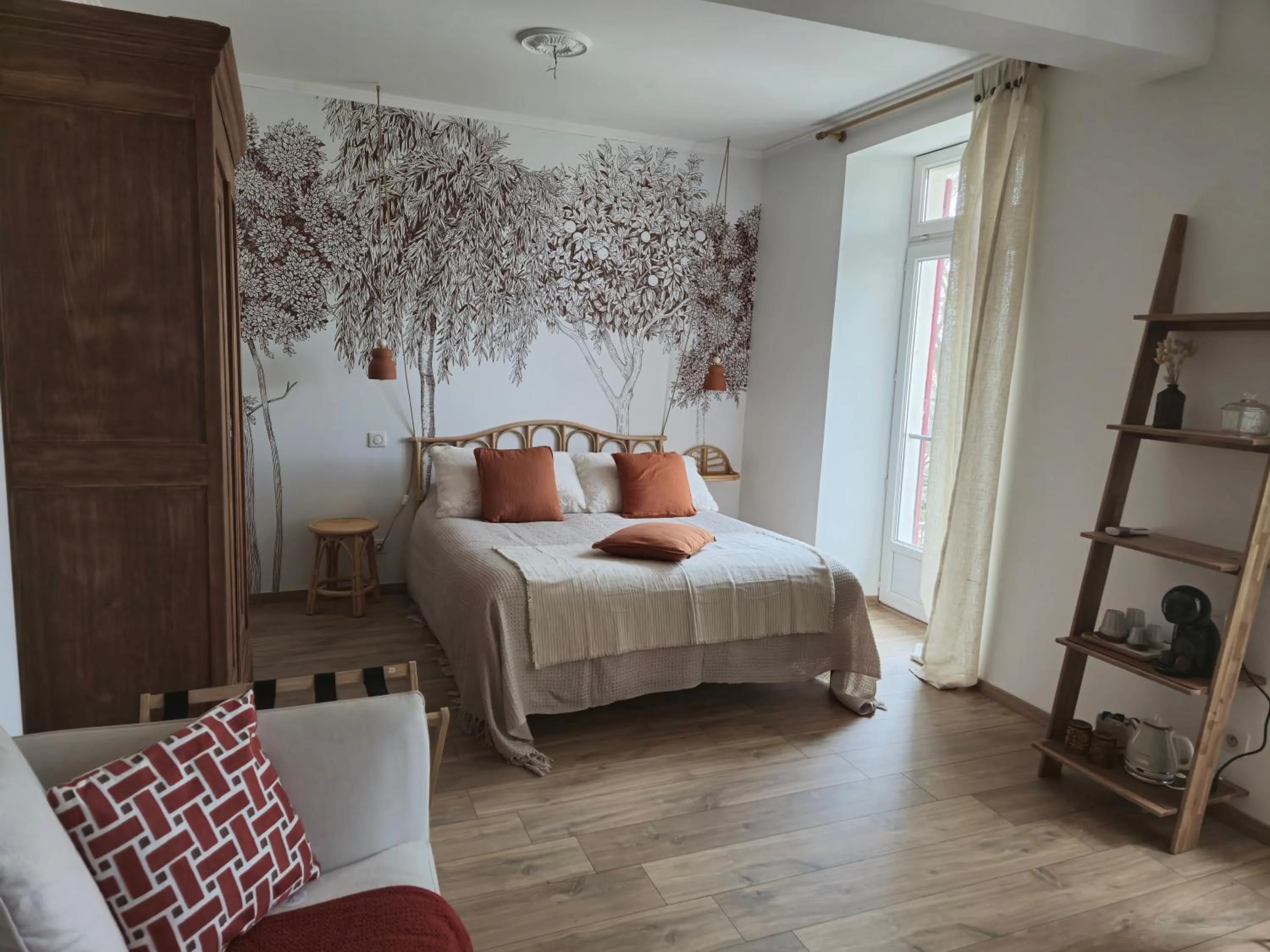 Photo of the whole room, Bed in CHAMBRES D'HÔTES L'Oréliane en Provence Adults Only