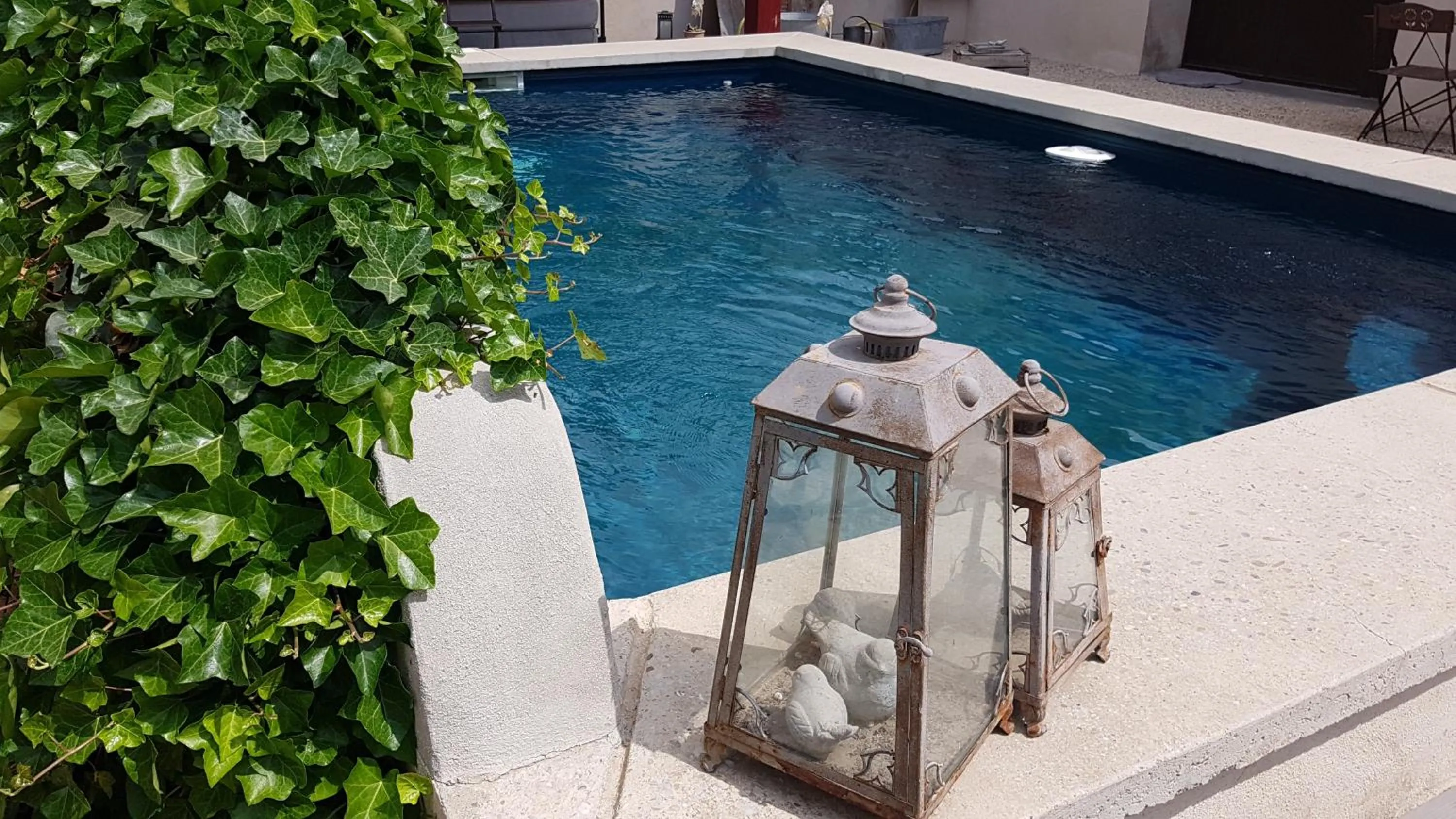 Day in CHAMBRES D'HÔTES L'Oréliane en Provence Adults Only