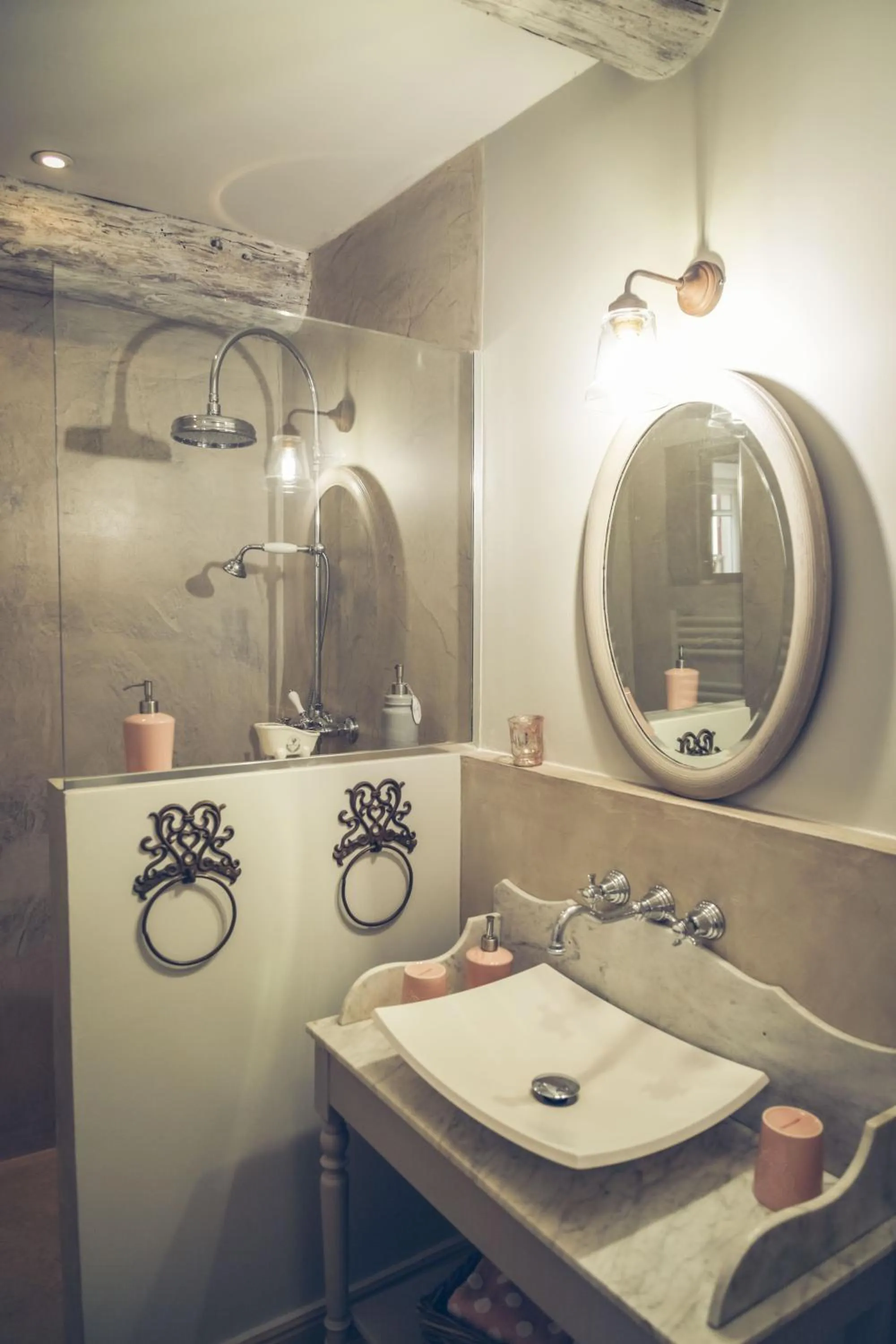 Bathroom in CHAMBRES D'HÔTES L'Oréliane en Provence Adults Only